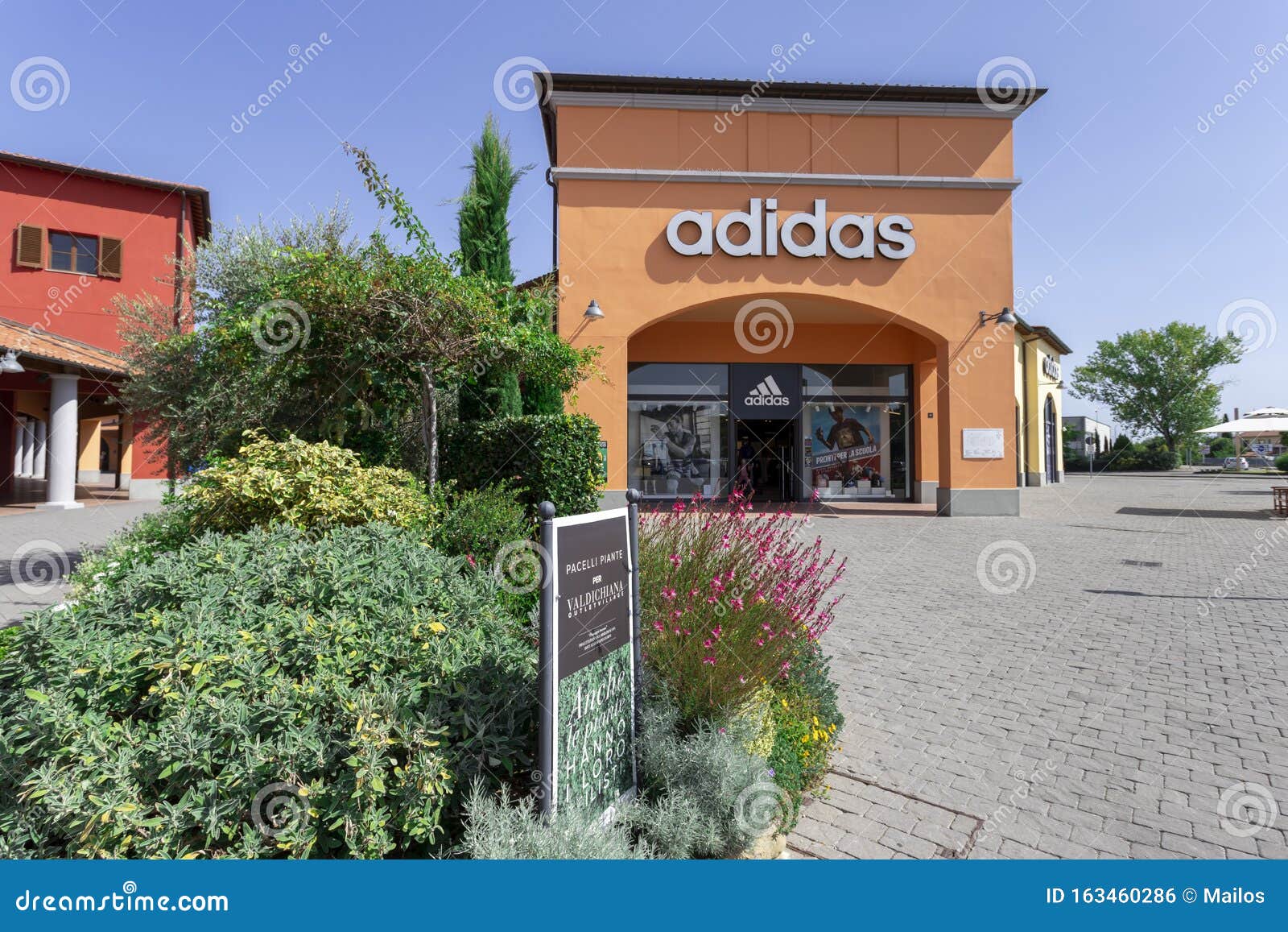 outlet village adidas