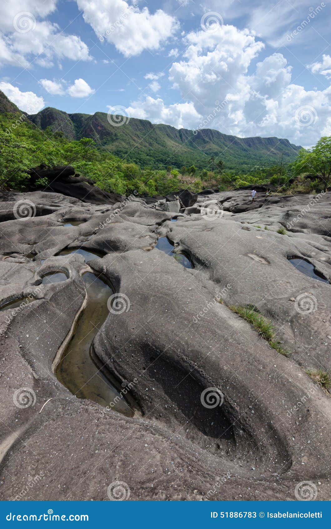 vale da lua in chapada dos veadeiros national park