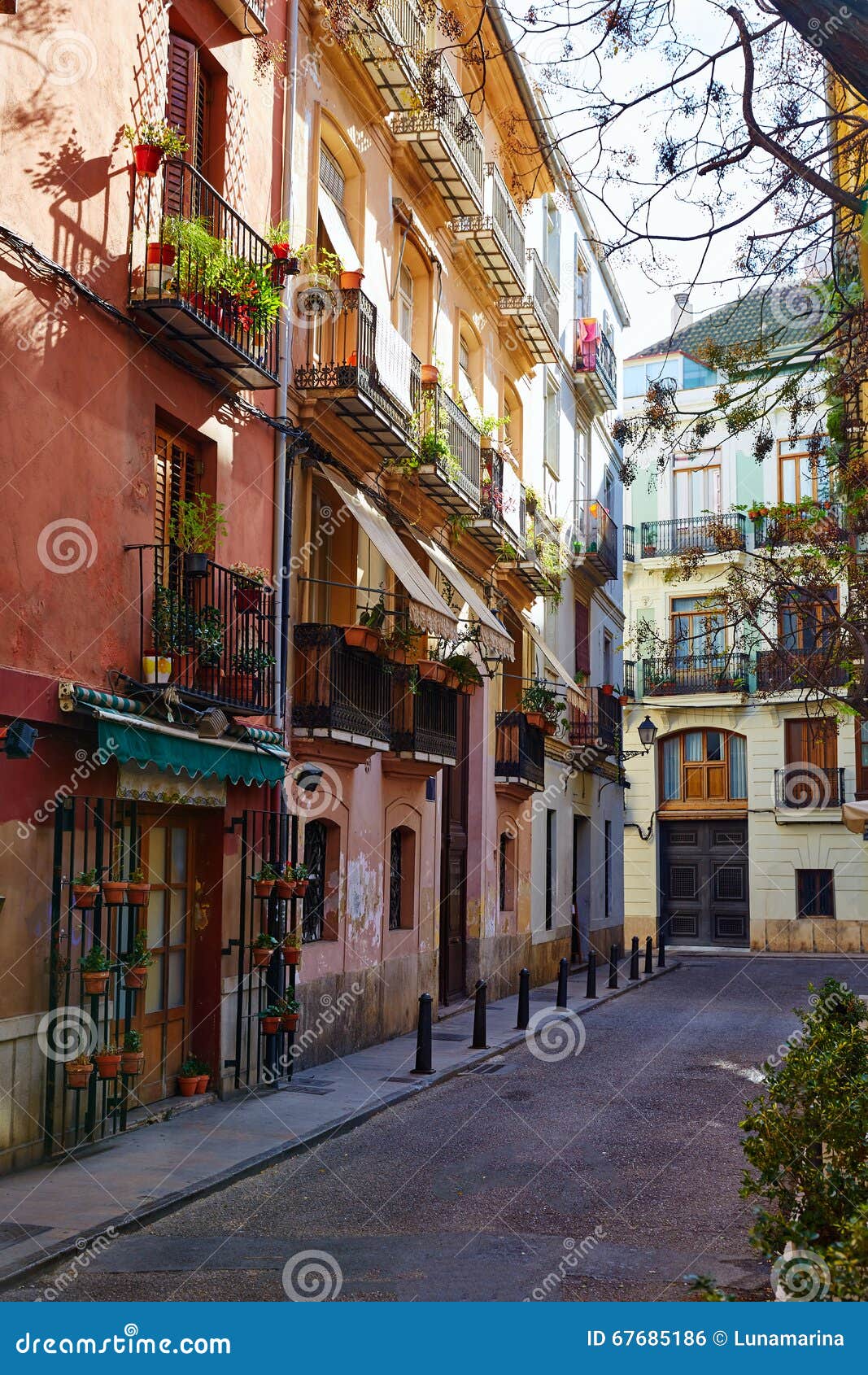 valencia barrio del carmen street facades spain