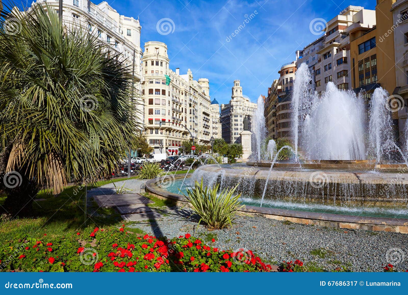 valencia city ayuntamiento square plaza fountain