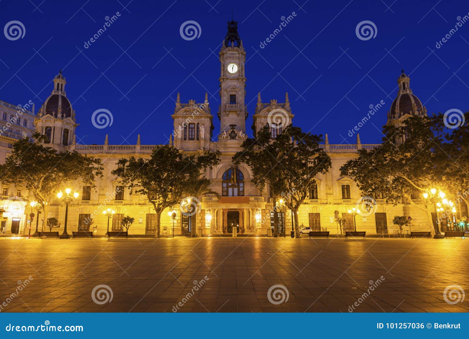 valencia city hall on plaza del ayuntamiento in valencia