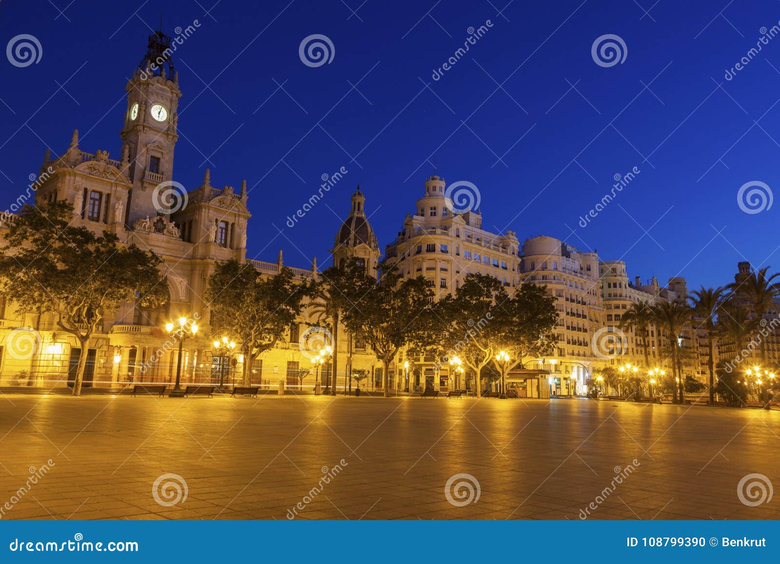 valencia city hall on plaza del ayuntamiento in valencia