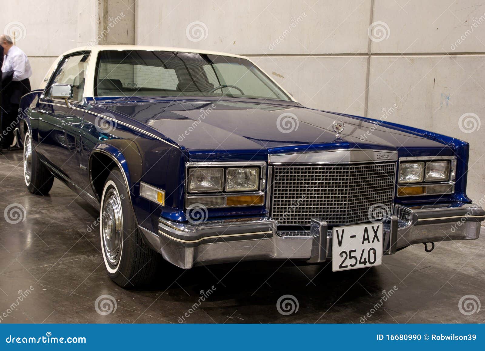 Valencia Classic Car Show editorial image. Image of restoring 16680990