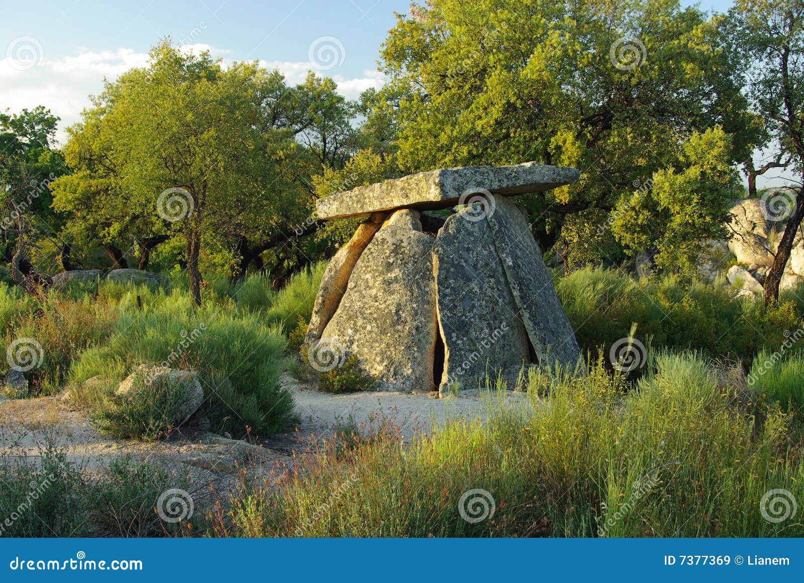 valencia de alcantara dolmen tapias