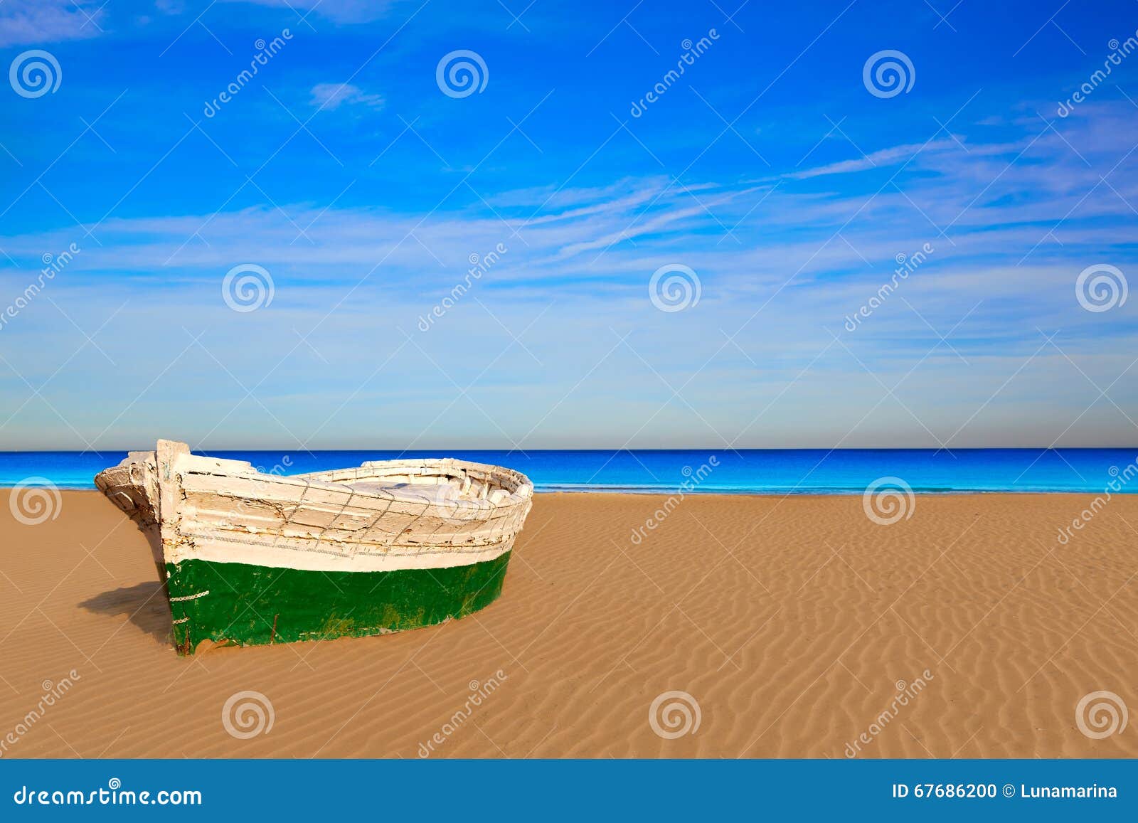 valencia la malvarrosa beach boats stranded