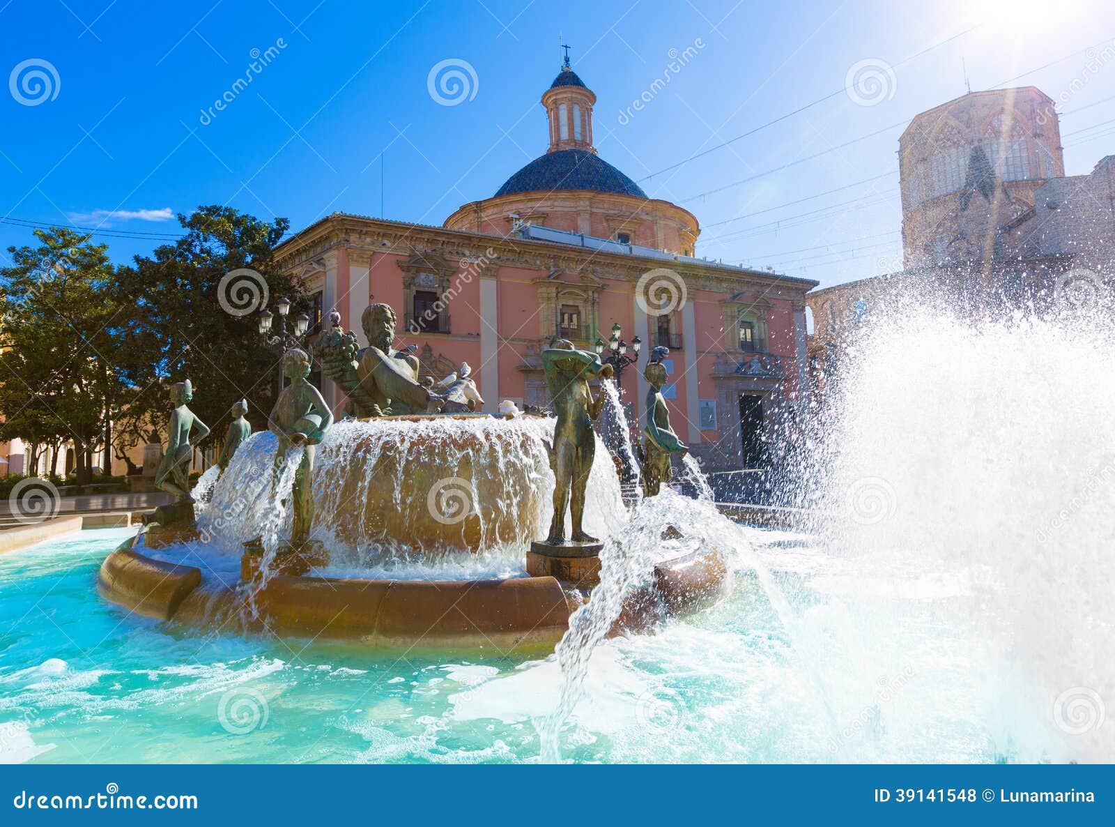valencia neptuno fountain in plaza de la virgen