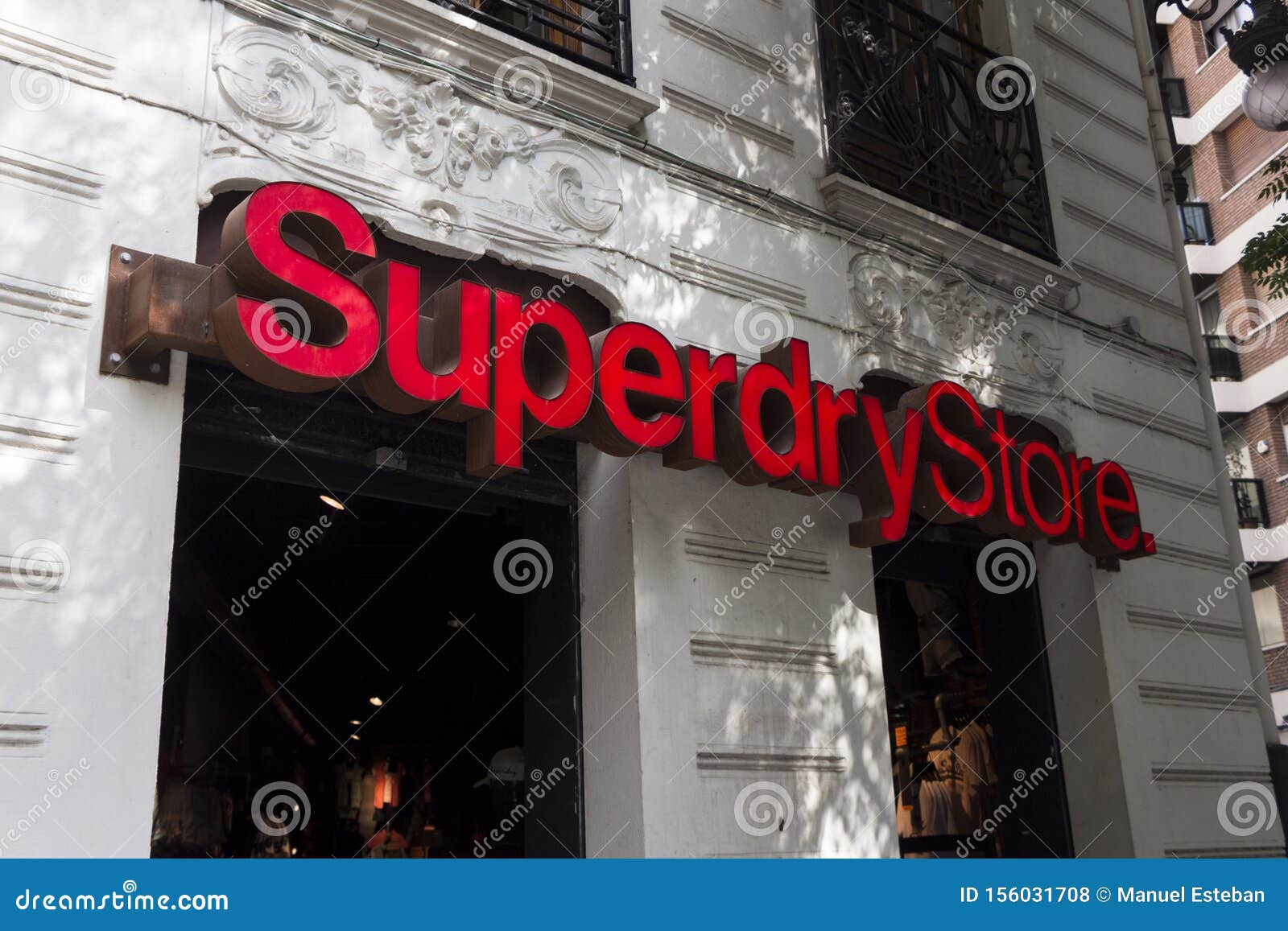 Alfabet Port uitzending Superdry Logo on Superdry Store Editorial Stock Photo - Image of store,  company: 156031708