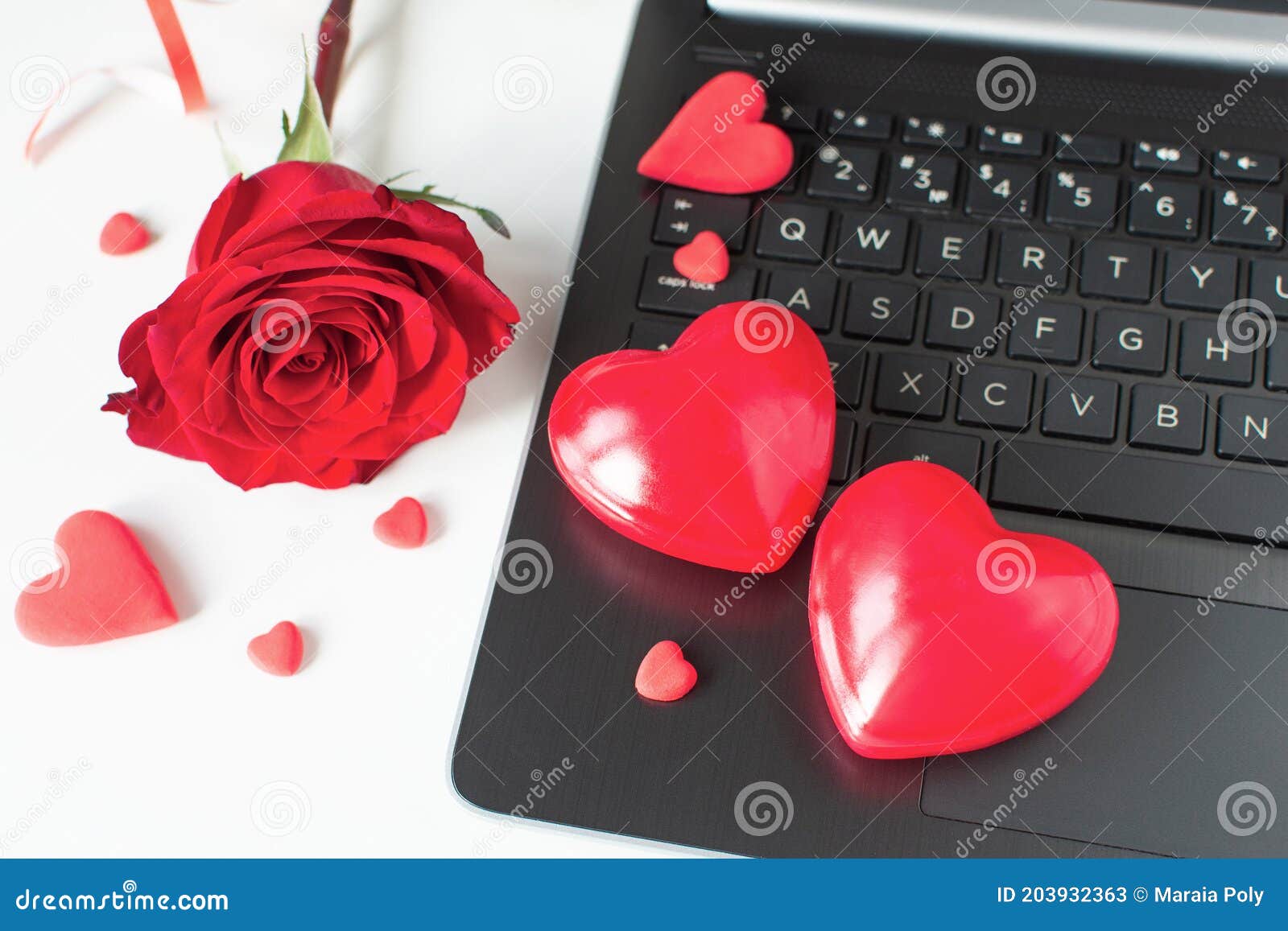 Valentine Day Online Shopping. Online Communication, Virtual Love. Laptop,  Red Hearts, Red Rose. Romantic Shopping Wedding, Women Stock Image - Image  of romantic, marketing: 203932363