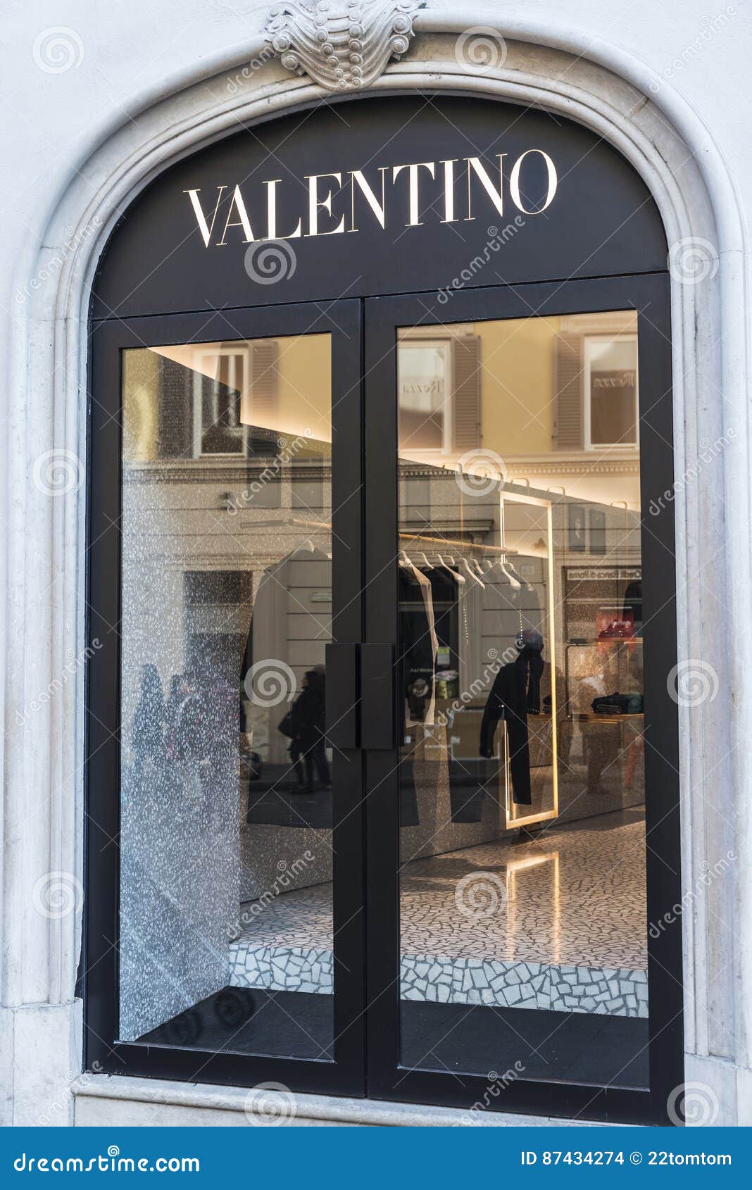Valentino Shop in Rome, Italy Editorial Stock Image - Image of showcase, shopping: