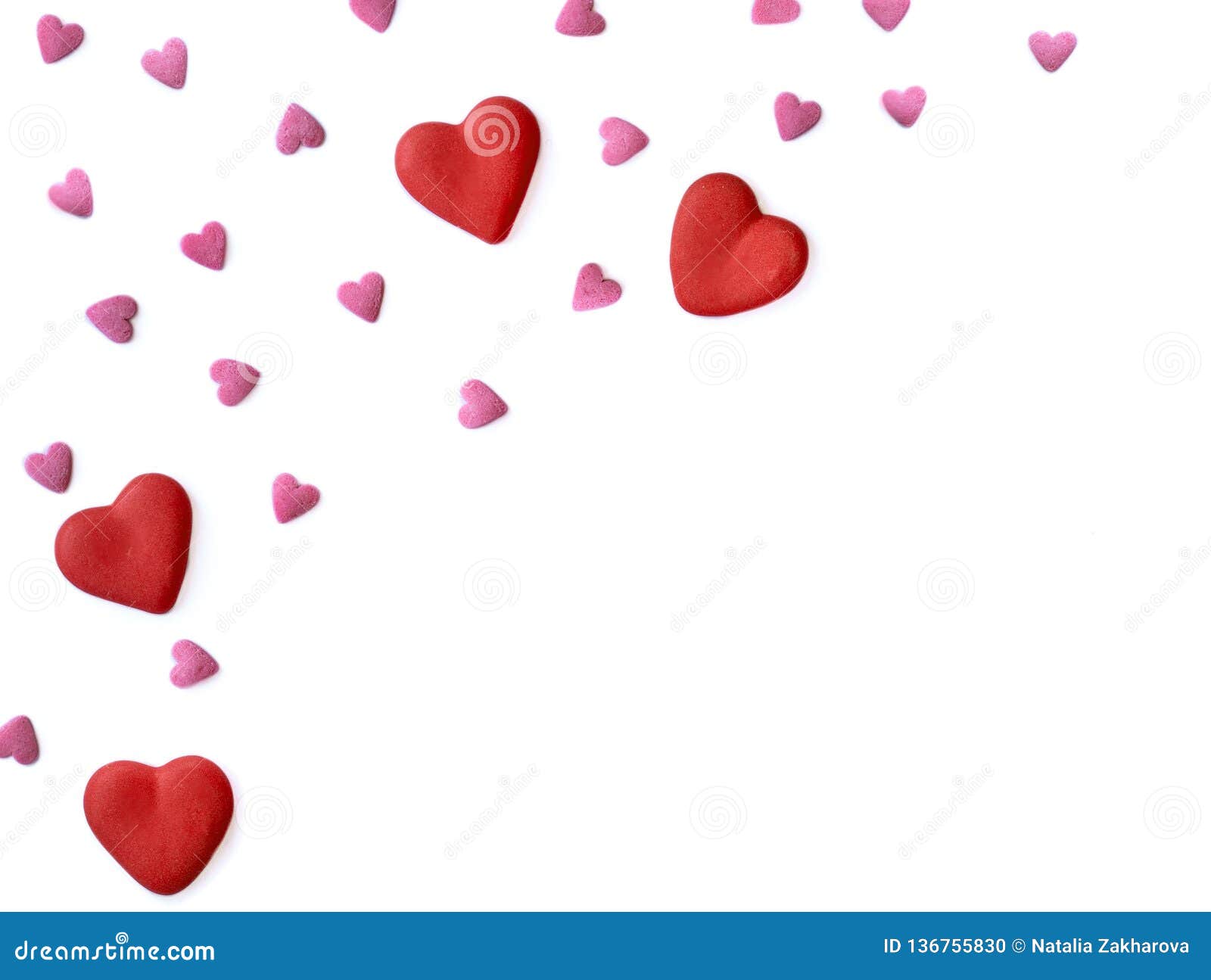 Valentinstag Karte Mit Roten Herzen Flach Gelegt Stockfoto Bild Von Verbindung Valentine 136755830