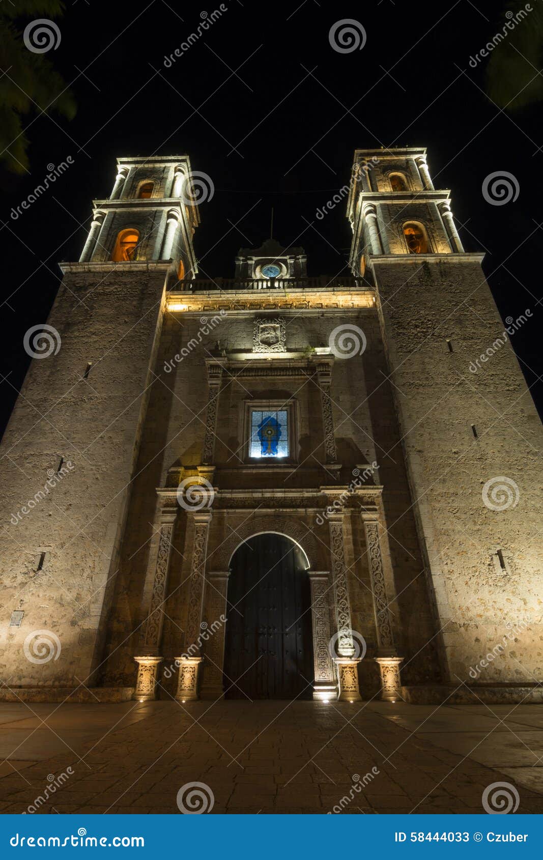 valladolid cathedral at night