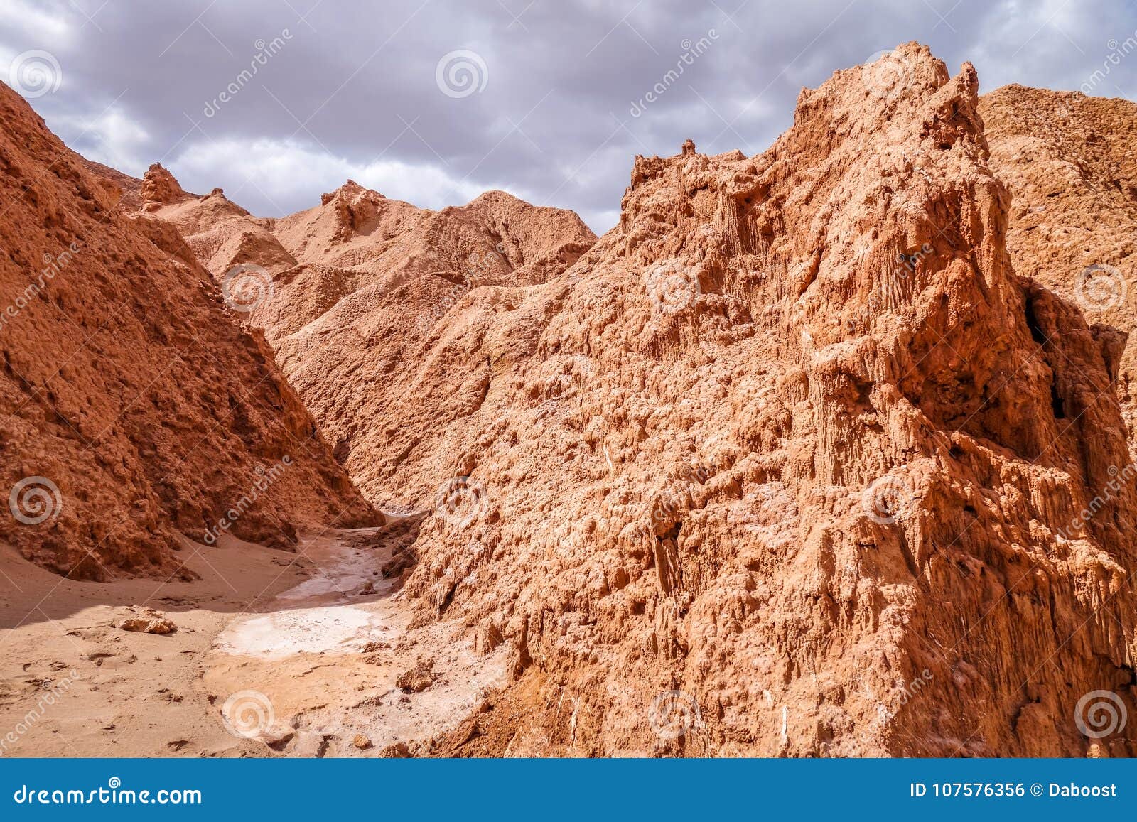 valle de la muerte in san pedro de atacama, chile