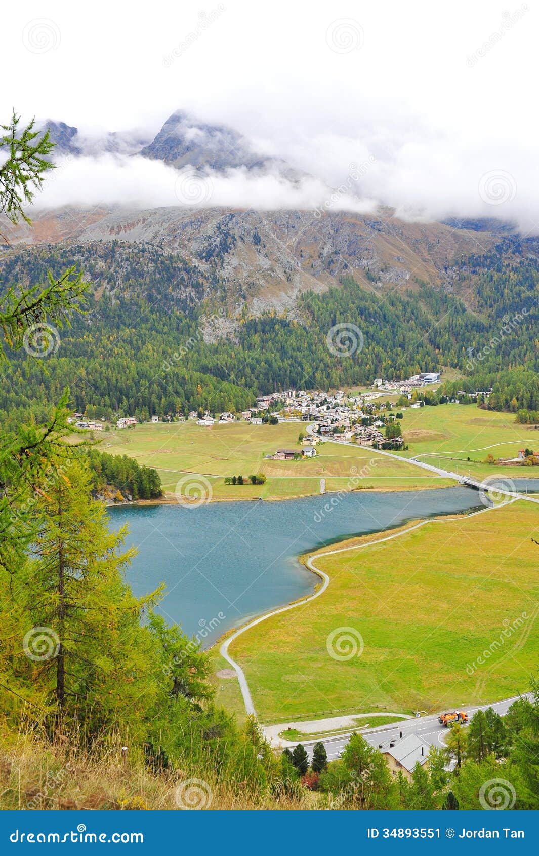 Valle De St Moritz En Suiza Imagen de archivo Imagen de ciudad, valle