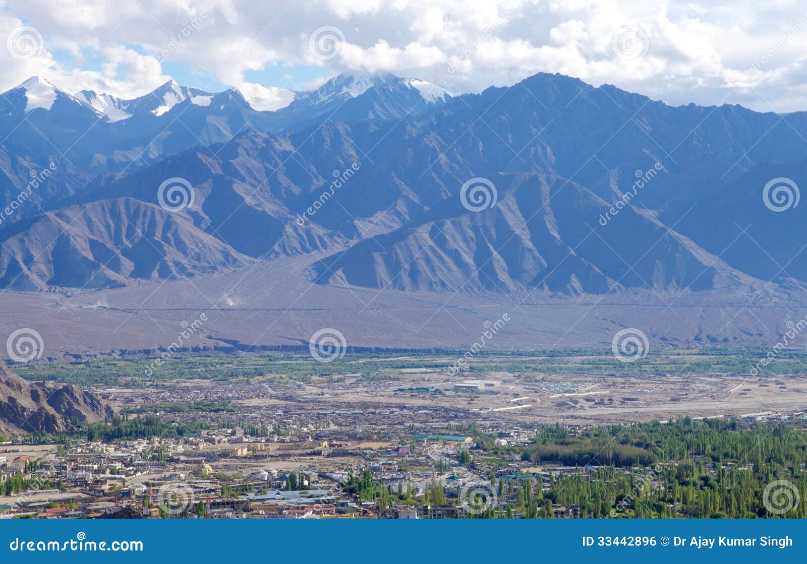 Valle Verde E Bella Montagna a Leh, HDR Fotografia Stock Immagine di