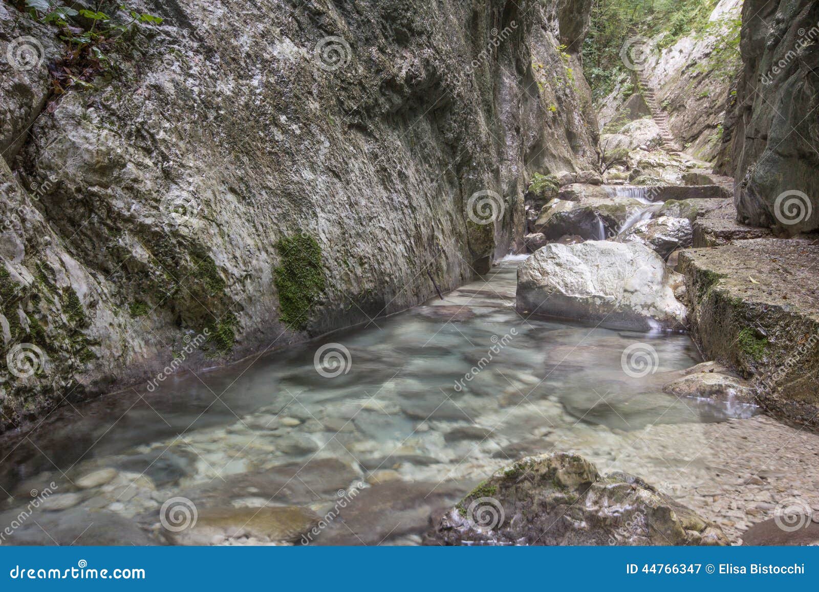 valley of rio freddo, umbria