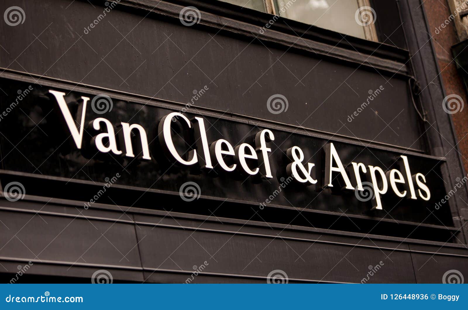 Van Cleef & Arpels Store Editorial Photo - Image of facade, company ...