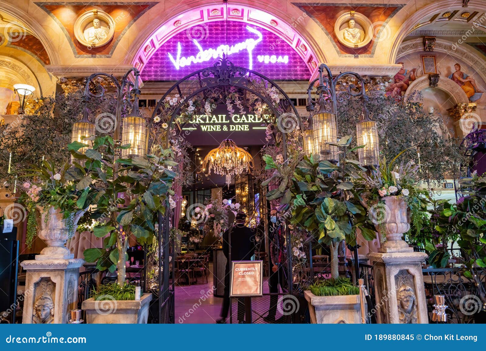 Vanderpump Cocktail Garden of the Forum Shops of Caesars Palace Editorial  Image - Image of shops, interior: 189880845