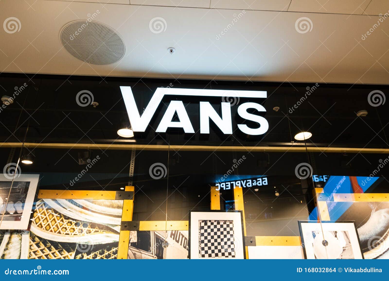 vans mall near me