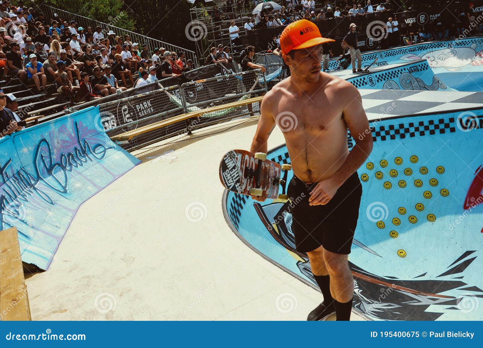 Vans Park Series Skater Walks Around the Bowl. Editorial Image - Image of  city, ollie: 195400675