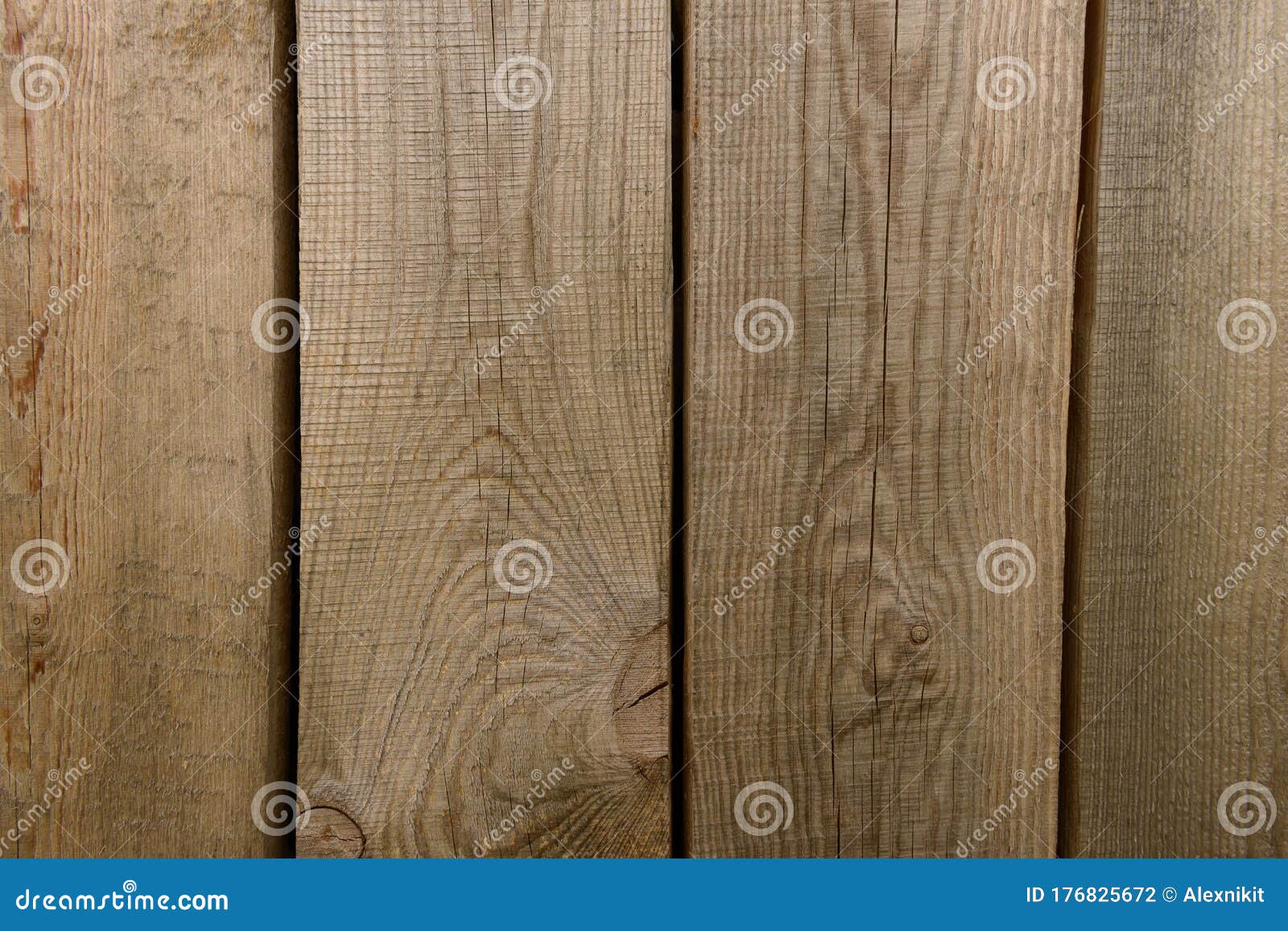 Varias Tablas Verticales De Madera Antiguas Con Huecos Foto de archivo