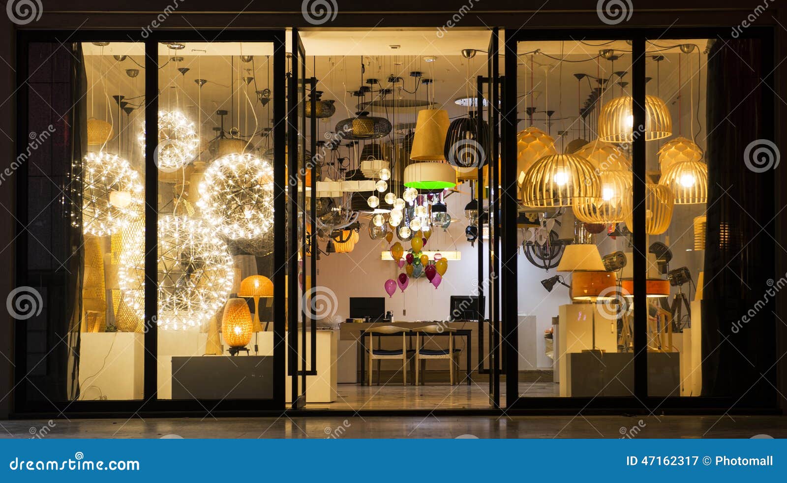 a variety of lighting in a lighting shop,commercial lighting, home furnishing lighting