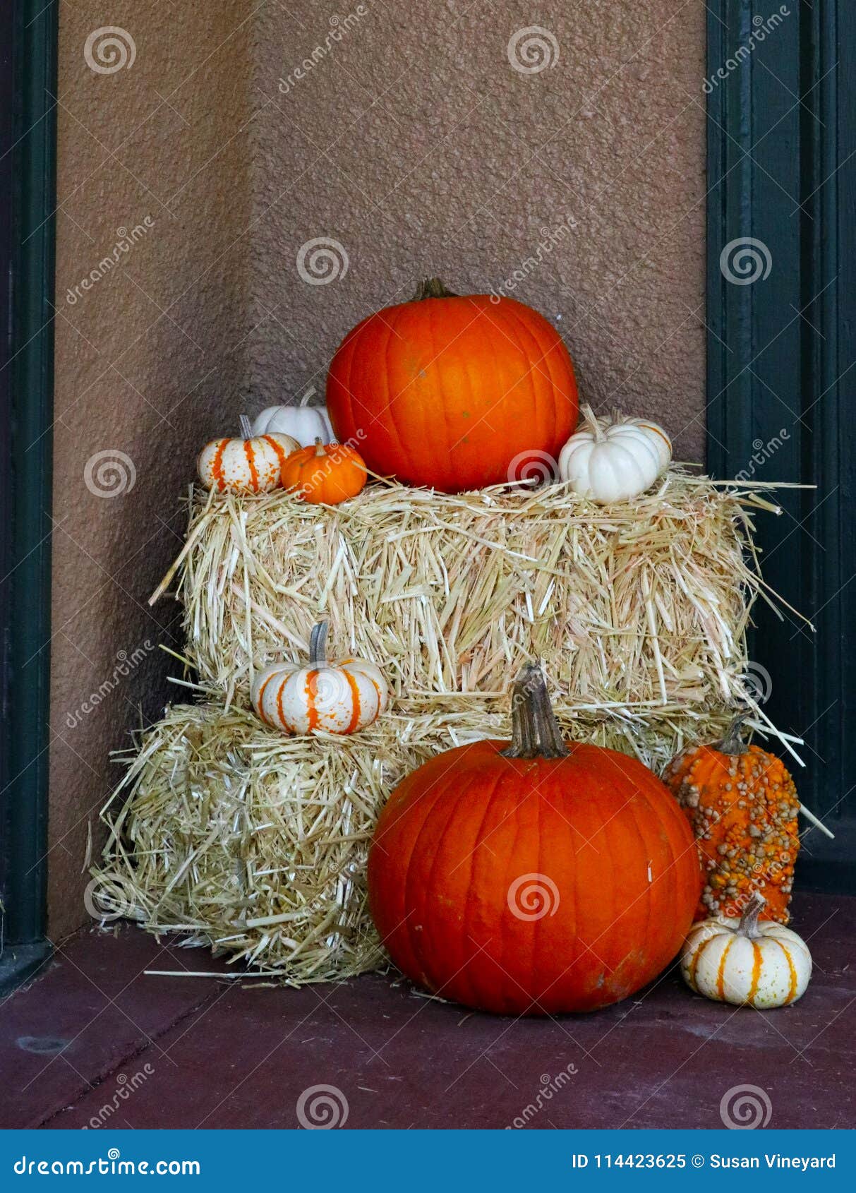 Decorative Straw Bale Royalty-Free Images, Stock Photos & Pictures