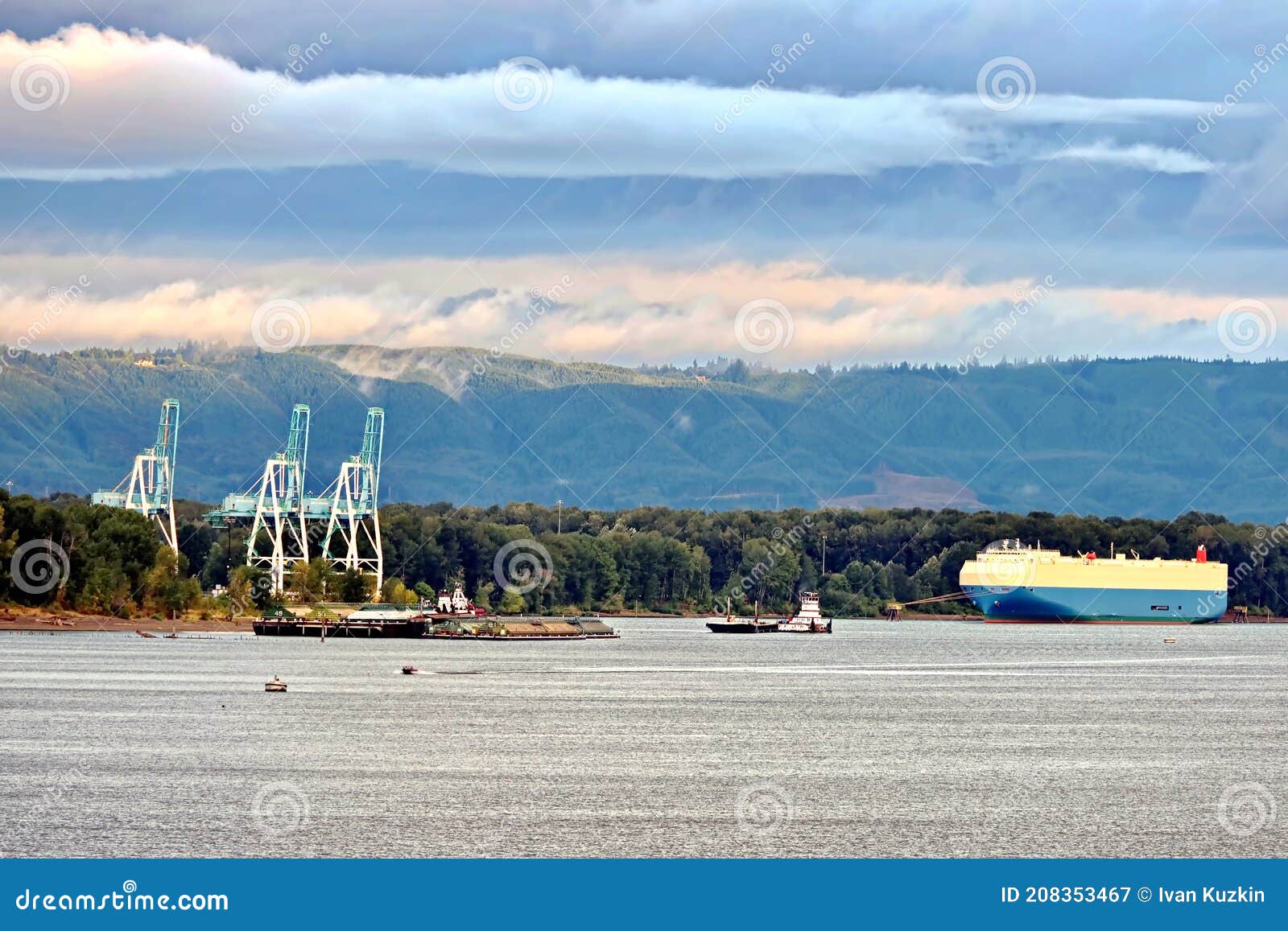 various panoramic views of the coastline columbia river in the daytime and evening. vancouver,wa, usa. august, 2020.
