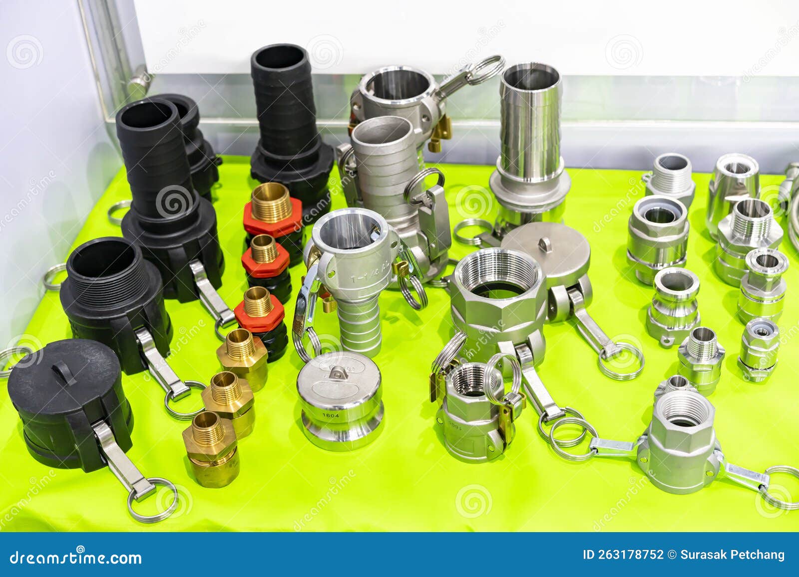 Various Type and Material Pipe Tube Fitting or Hose Connector for
