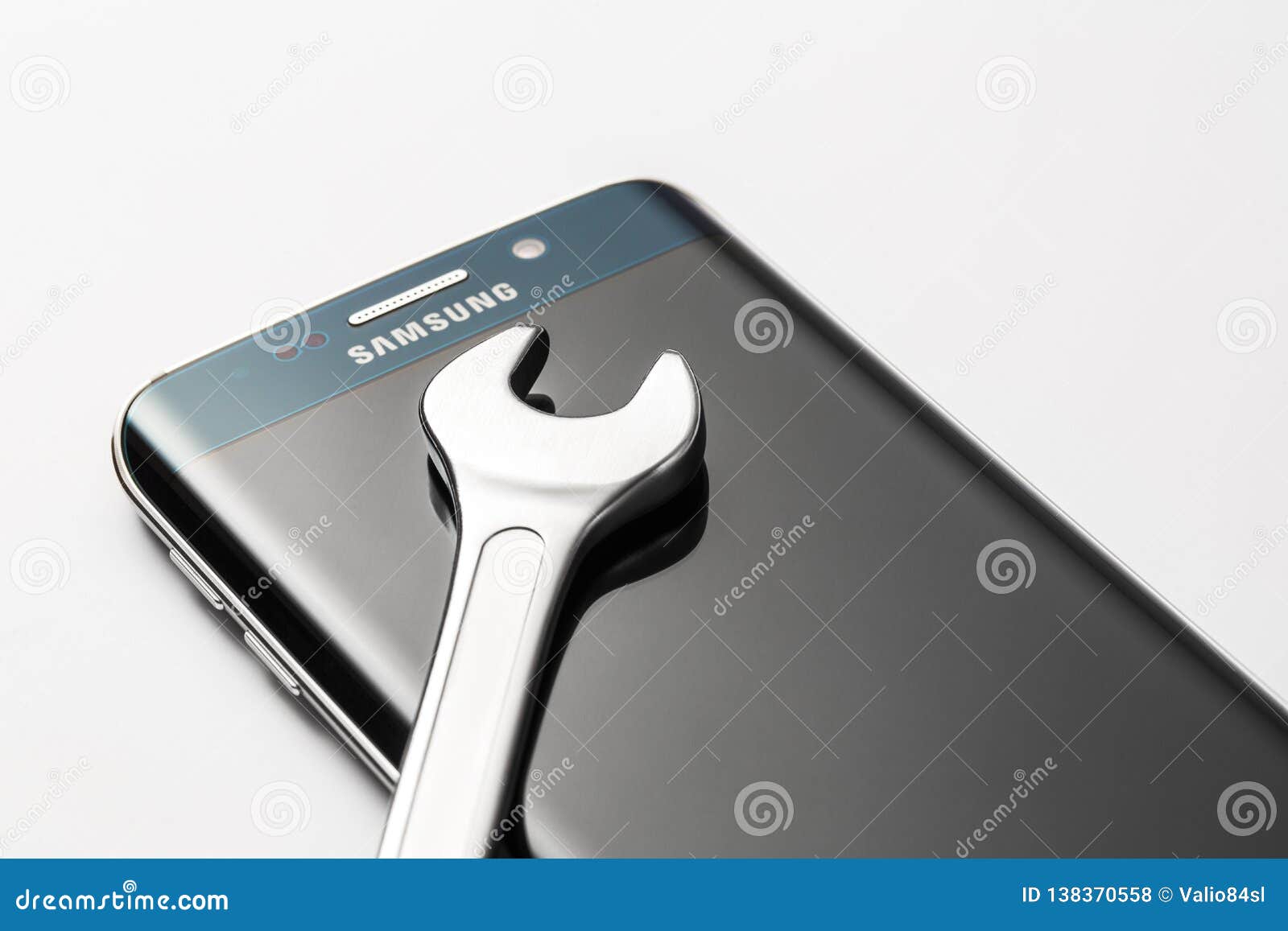 241 Samsung Repair Stock Photos Free Royalty-Free Stock Photos from  Dreamstime
