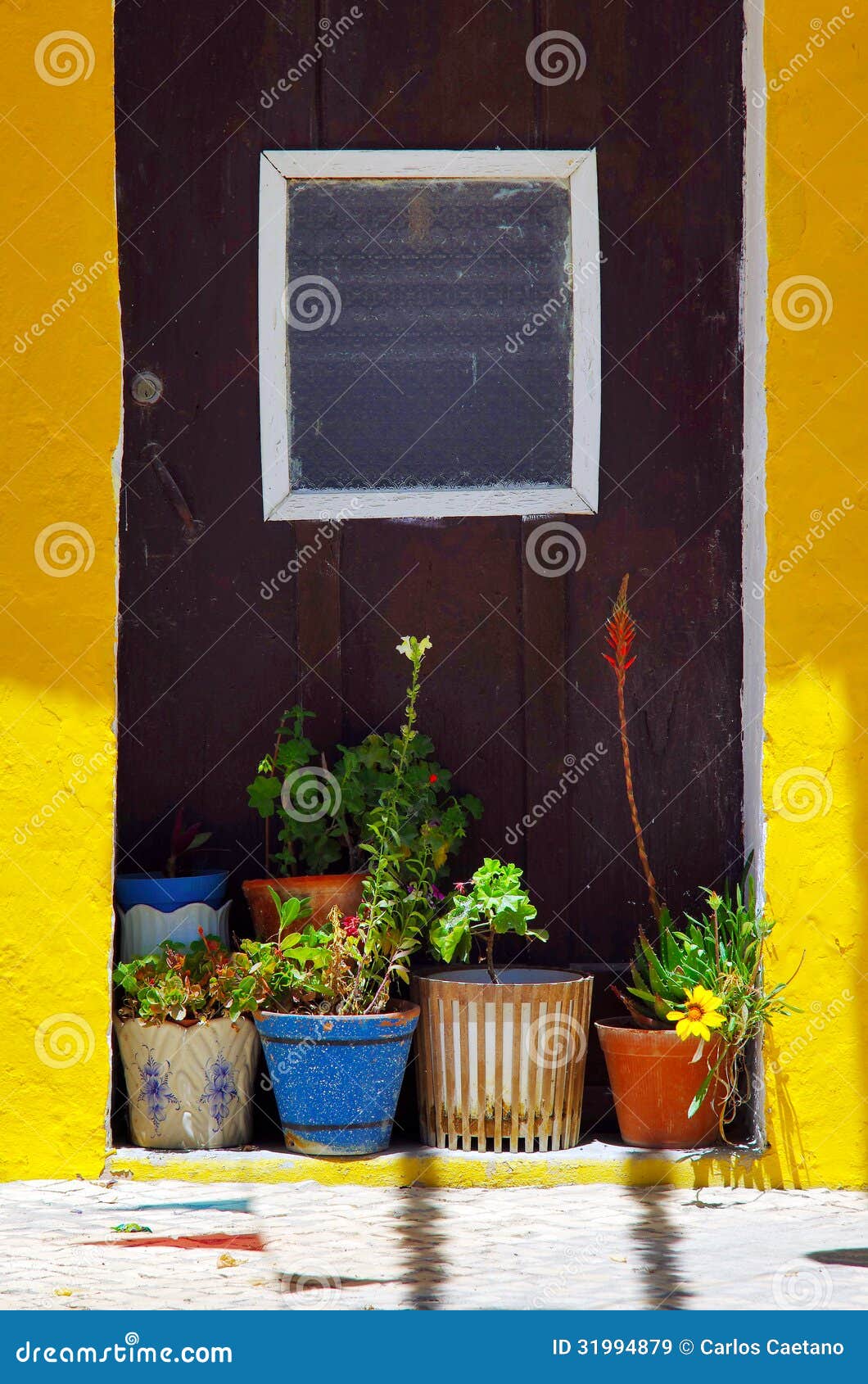 Vases on the Doorway stock image. Image of plaster, blossom - 31994879