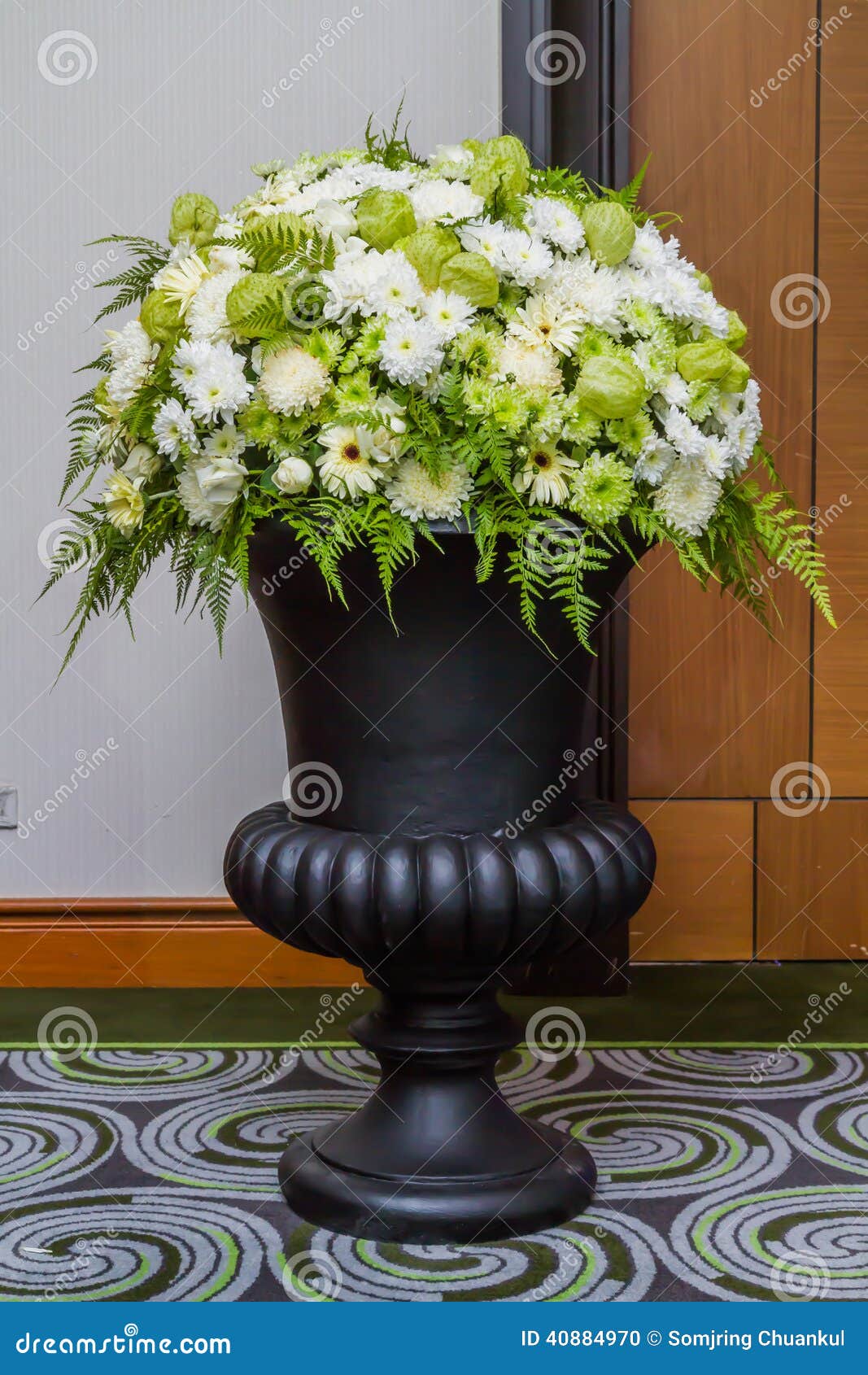 Vaso grande da flor foto de stock. Imagem de verde, elegante - 40884970