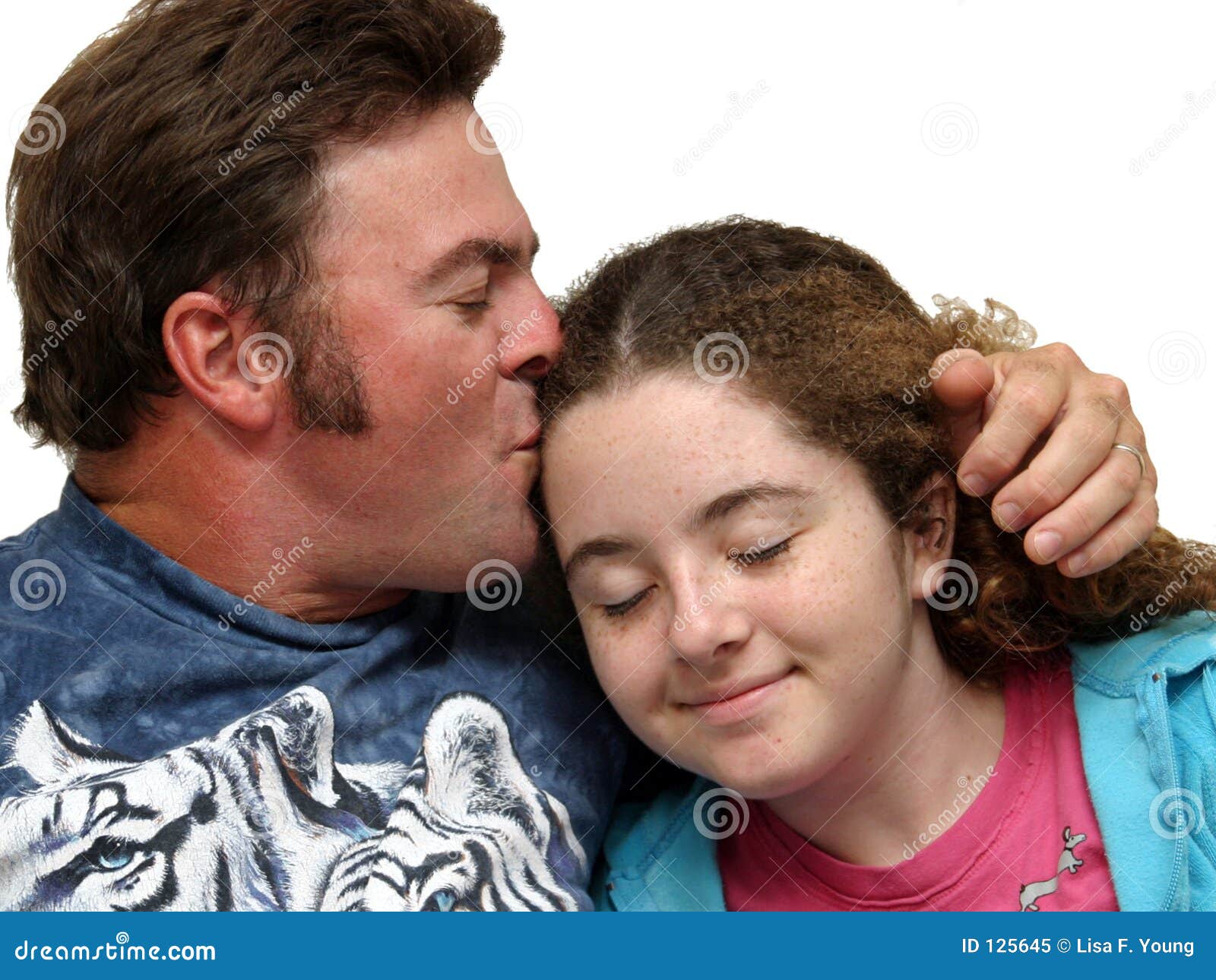 Vater, der Tochter küßt stockbild. Bild von vater, küßt 125645