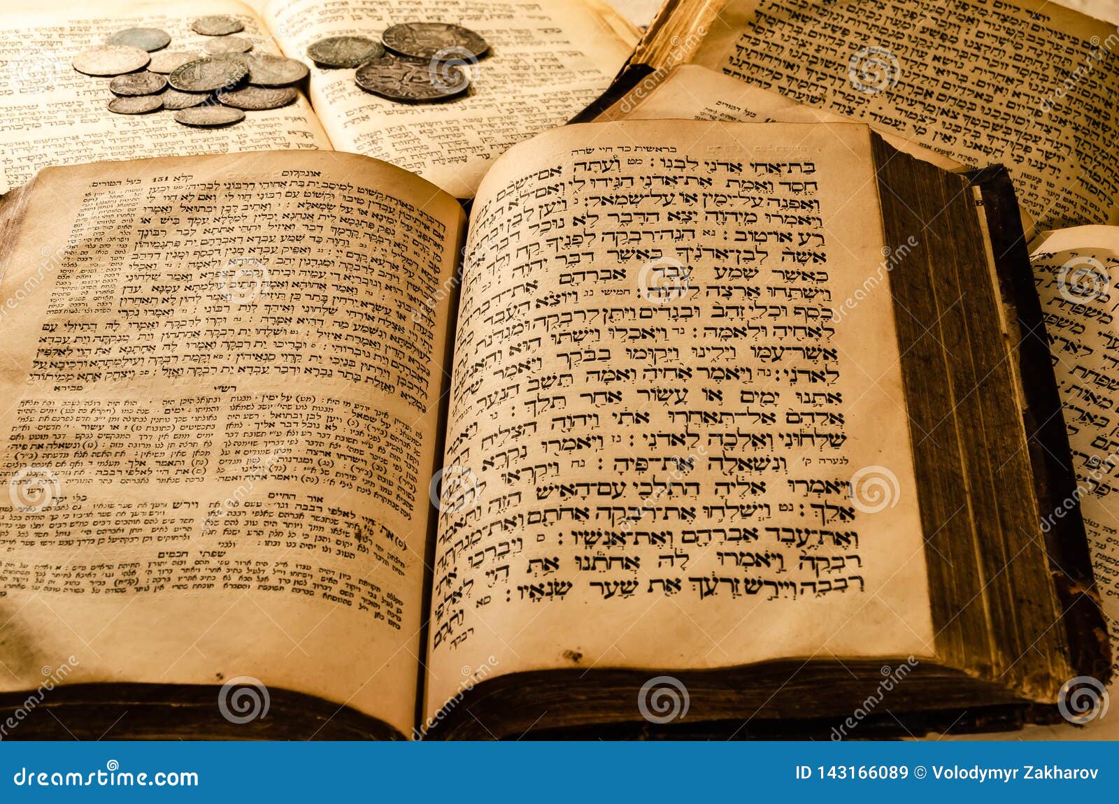 Come Si Chiama Il Libro Sacro Degli Ebrei Vecchi libri ebrei santi immagine stock editoriale. Immagine di