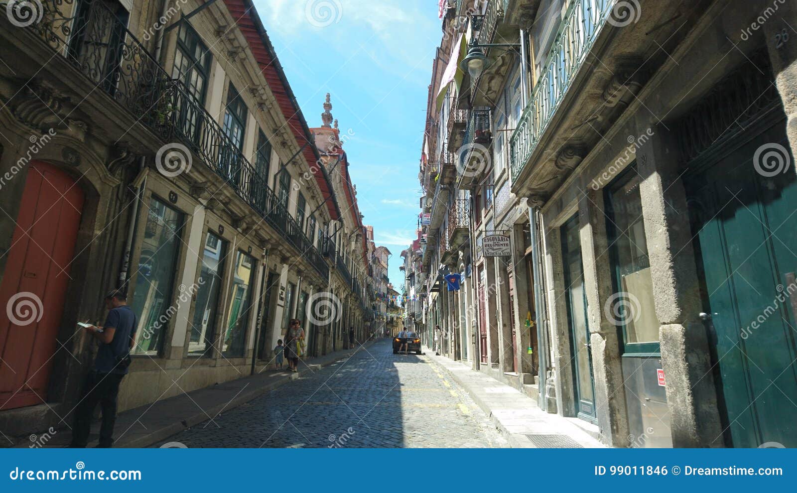 Camere e costruzioni nella vecchia città di Oporto