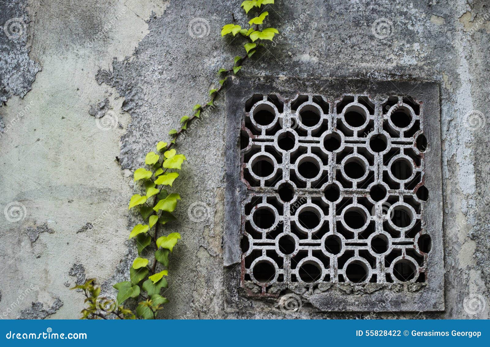 Vecchia finestra. Windows di una costruzione abbandonata