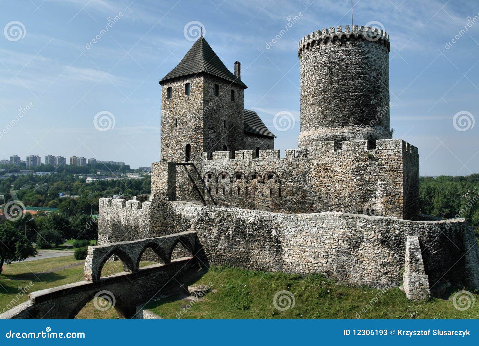 Vecchio castello. Rovine gotiche del castello del cavaliere nelle fortificazioni di Bedzin - della Polonia. Vecchio limite.