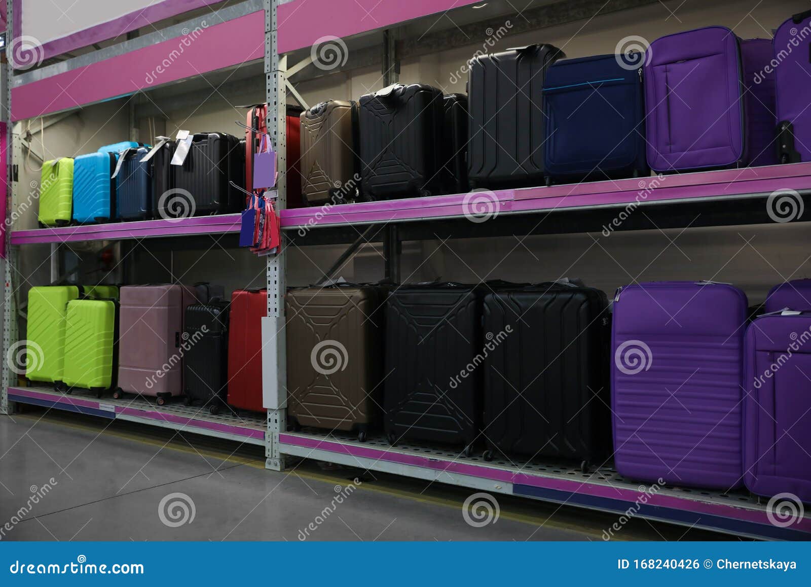 nerveus worden Betreffende Beschuldigingen Veel Moderne Koffers Op De Schappen Op De Groothandelsmarkt Stock Foto -  Image of modern, assortiment: 168240426