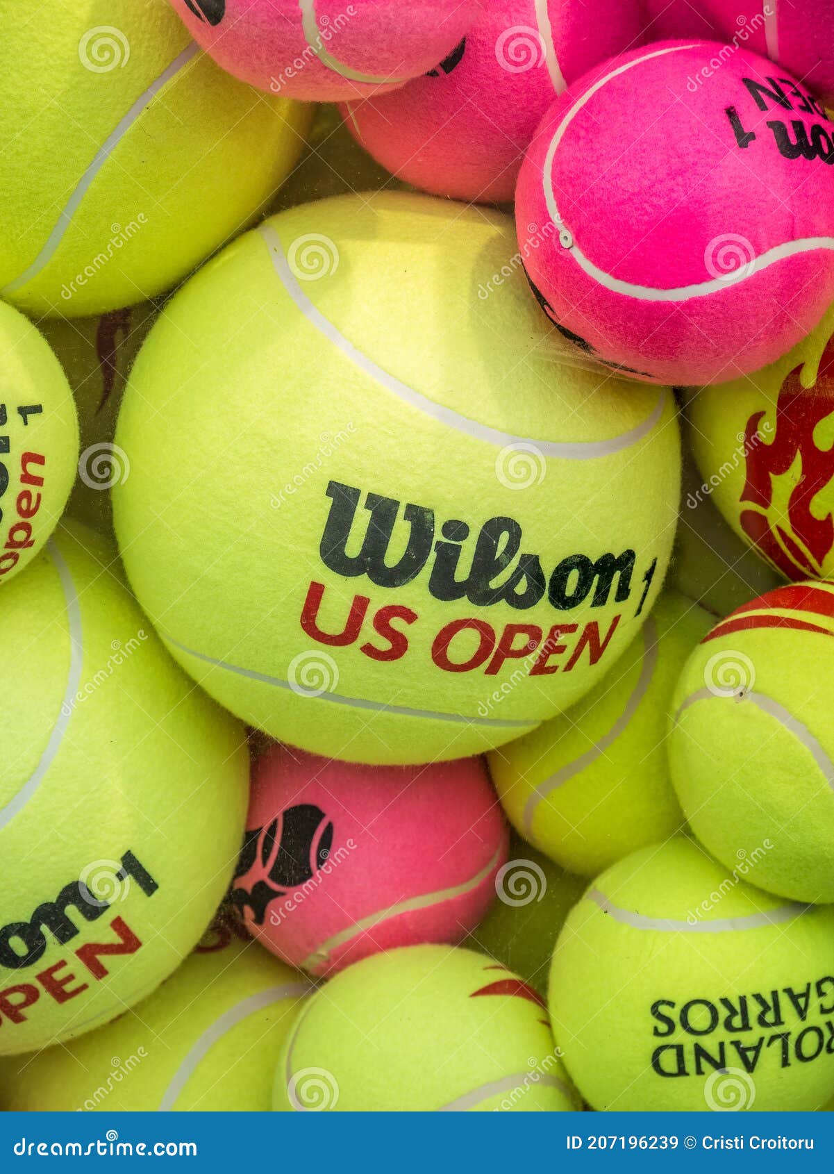 Herformuleren verkopen Lokken Veel Wilson Ons Openen Tennisballen Te Koop. Roze En Gele Tennisballen  Redactionele Stock Afbeelding - Image of toernooien, decoratie: 207196239