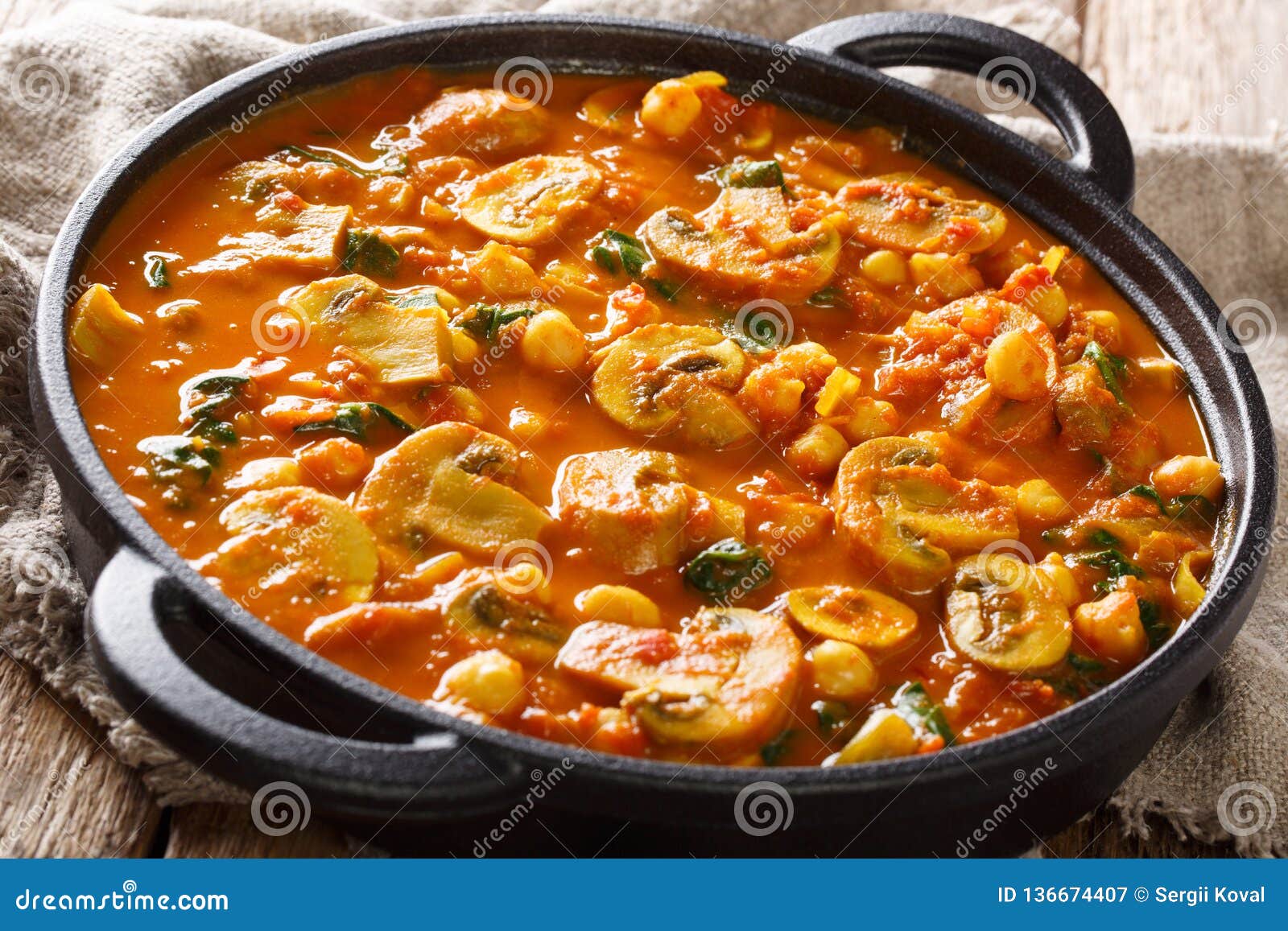 Vegan Indian Mushroom Curry with Spinach, Tomatoes and Chickpeas ...