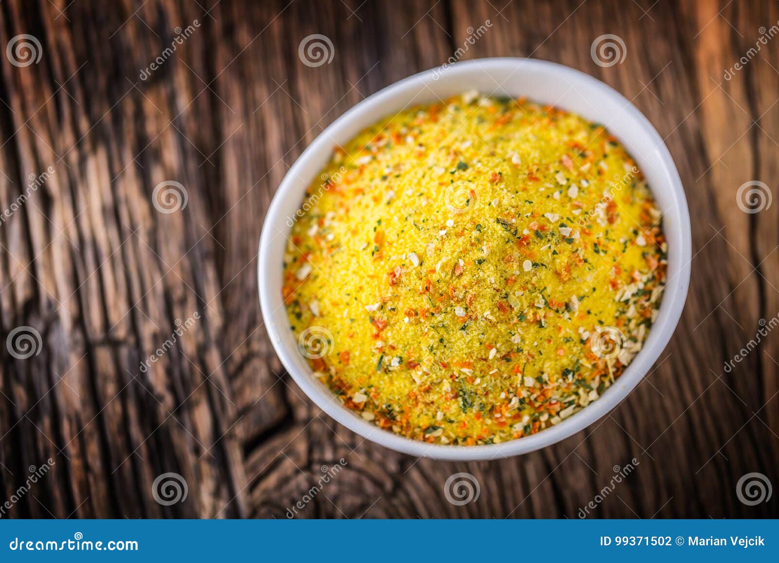 Vegeta-Gewürz Würzt Würze Mit Entwässerten  Karottenpetersilienselleriepastinaken Und -salz Mit Oder Ohne Glutamat  Stockfoto - Bild von fleisch, suppe: 99371502