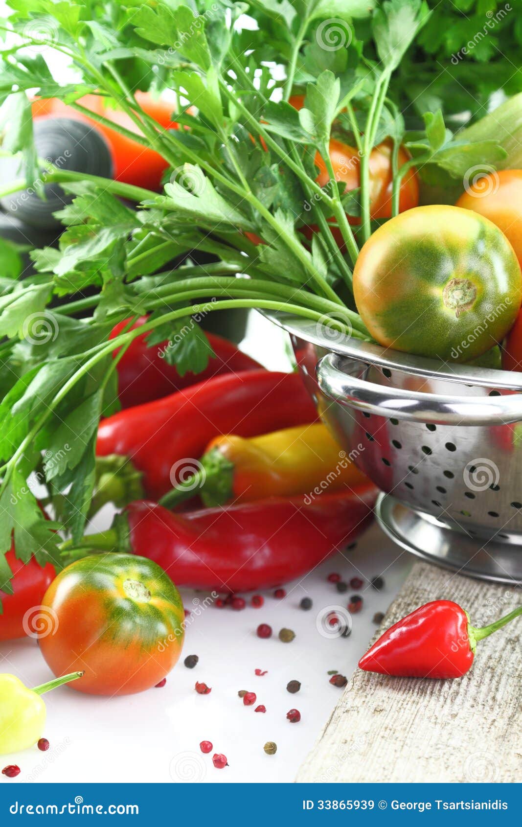 Vegetables in colander stock image. Image of vegetarian 33865939