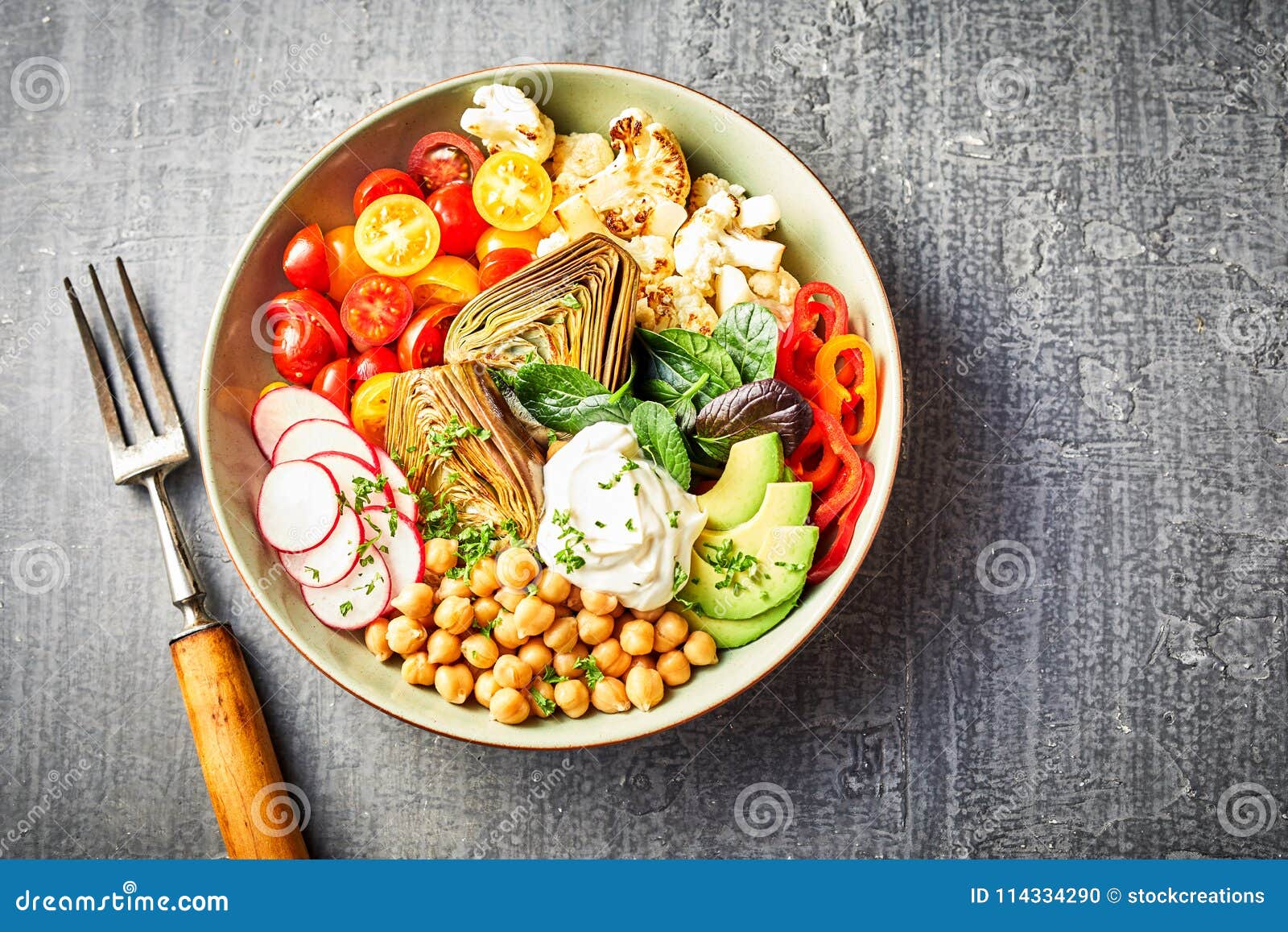 vegetarian buddha bowl with assorted veggies