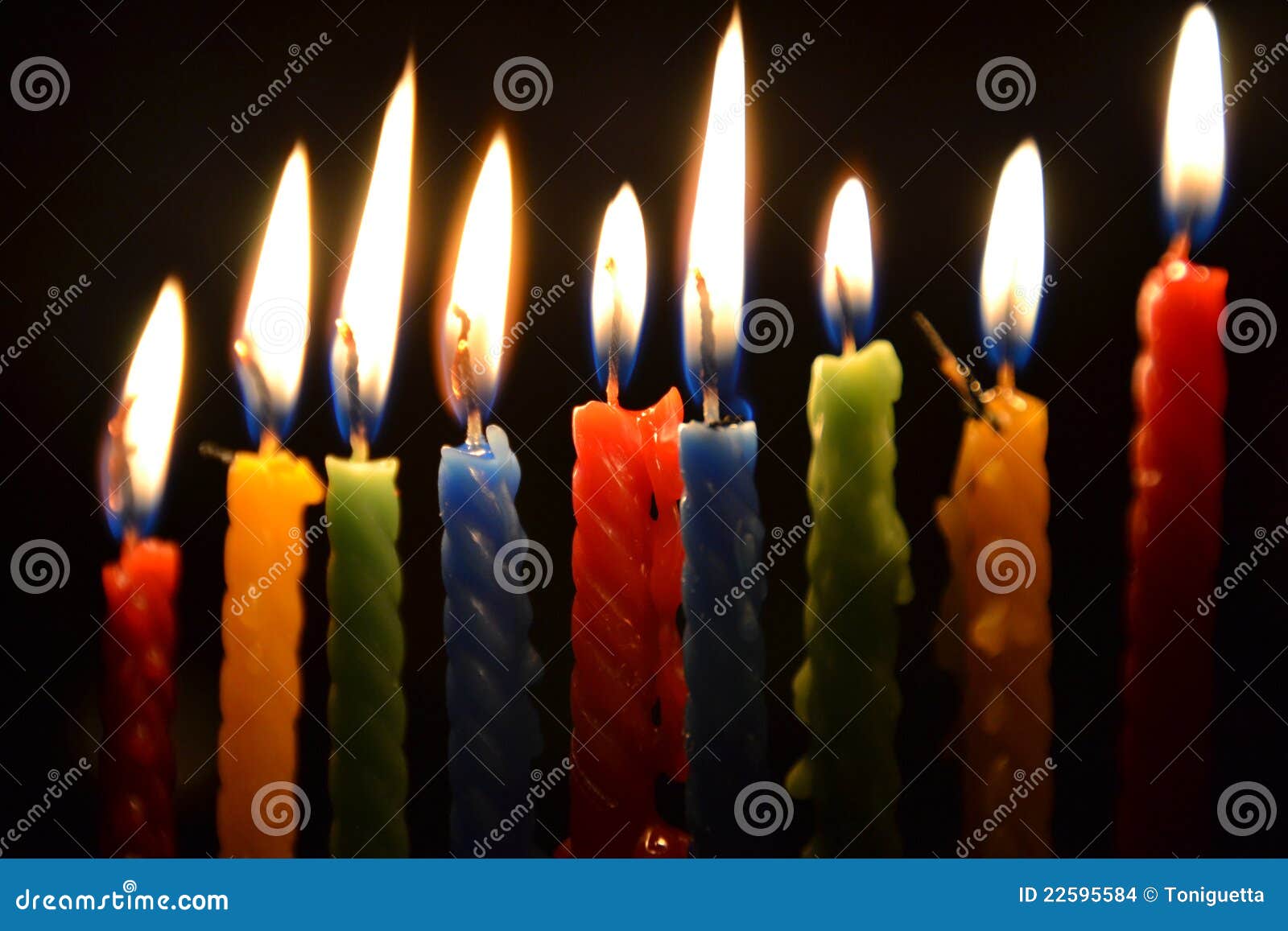 Velas iluminadas foto de stock. Imagem de dezembro, hanuka - 22595584