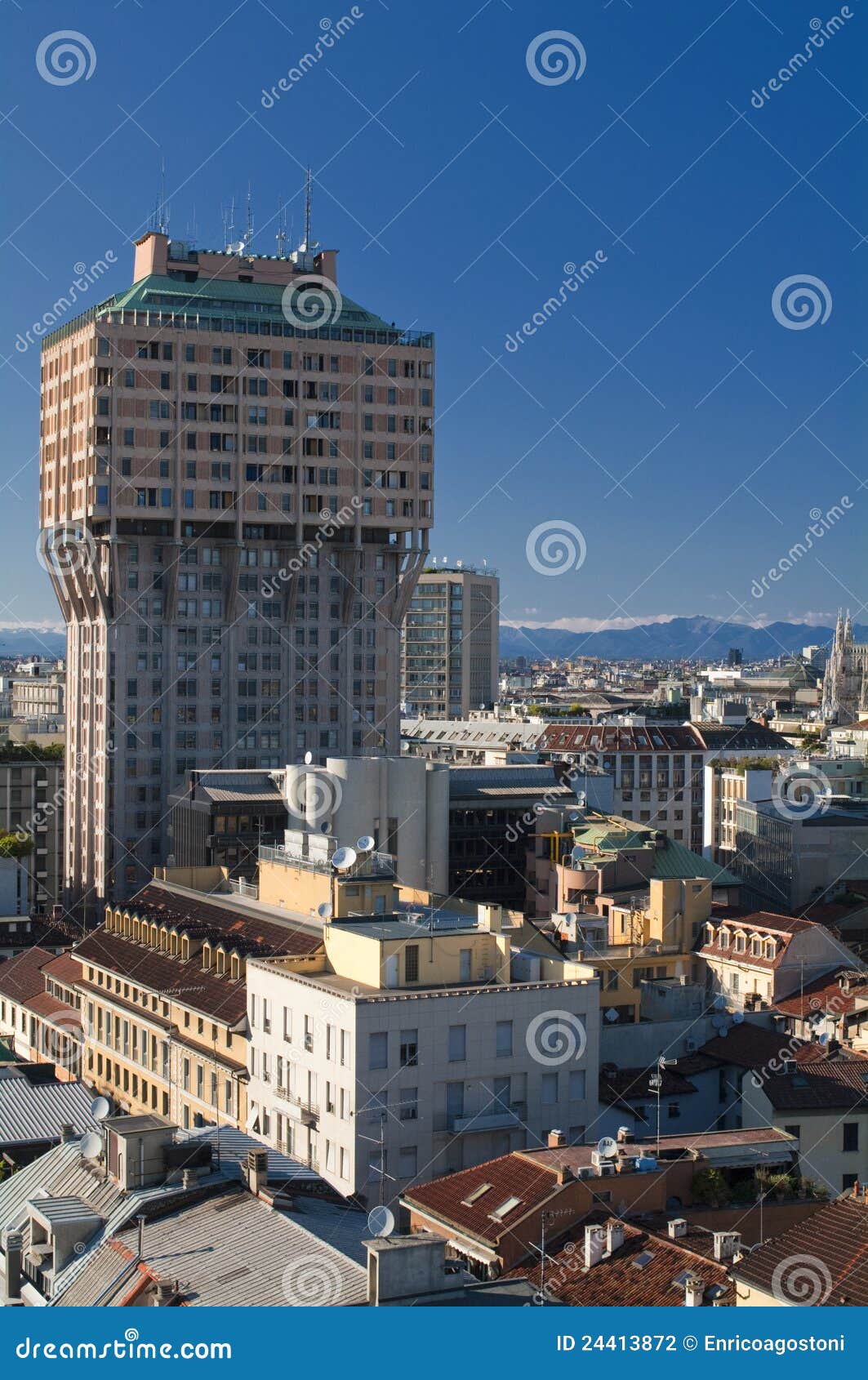 velasca tower in milan with skyline
