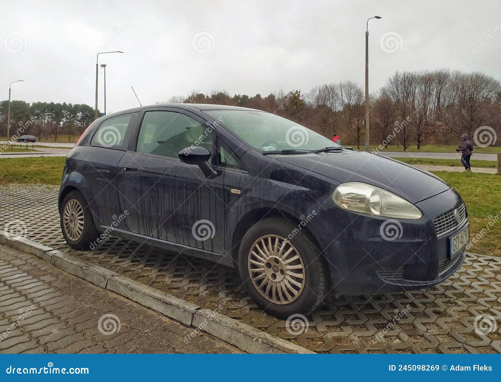 Antigo Carro Compacto Italiano Fiat Uno Foto Editorial - Imagem de