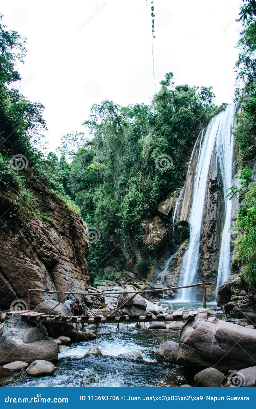 velo de novia waterfall