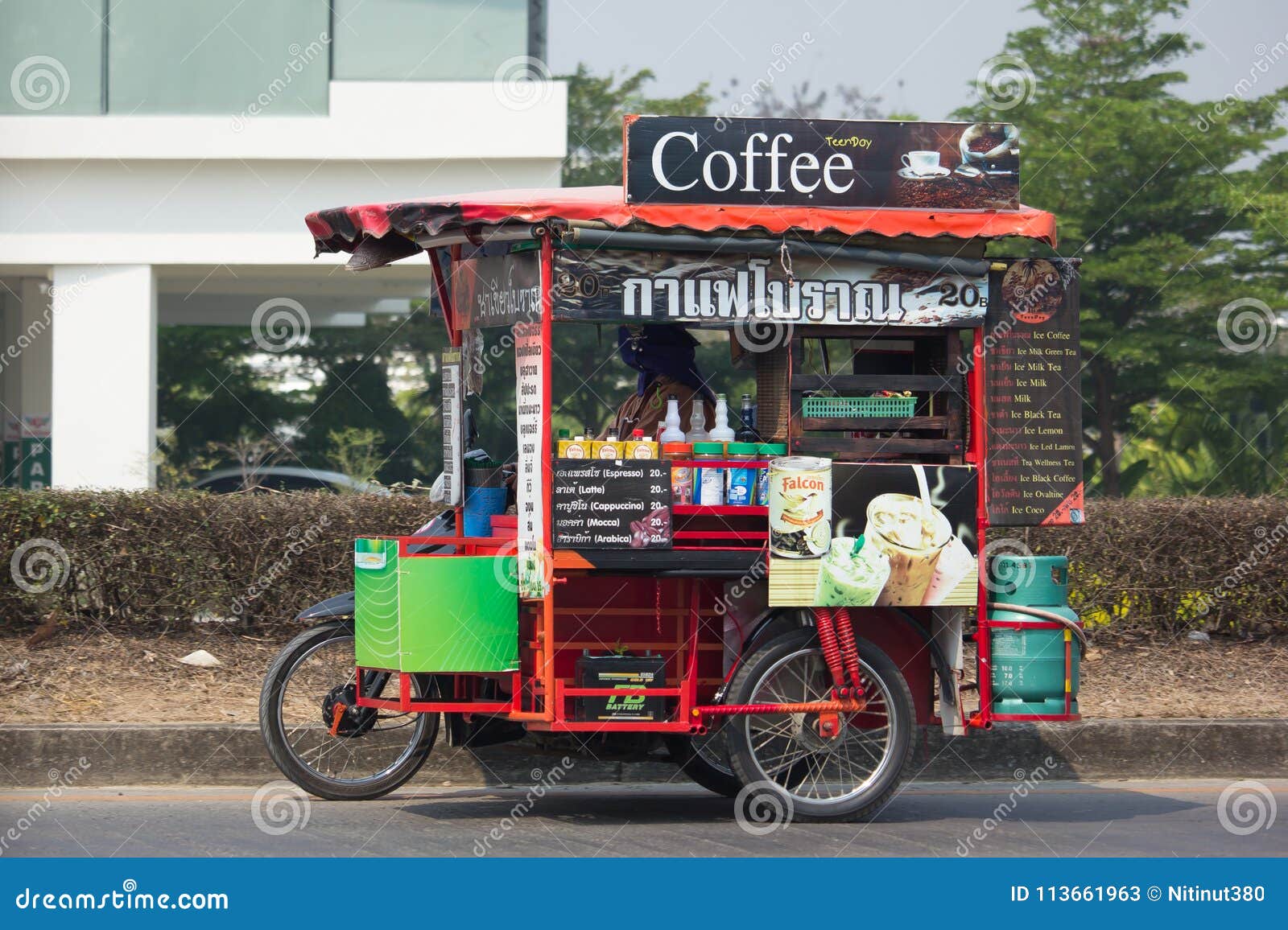Vendeur De Café Sur Une Moto Photo stock éditorial Image du vente, local 113661963