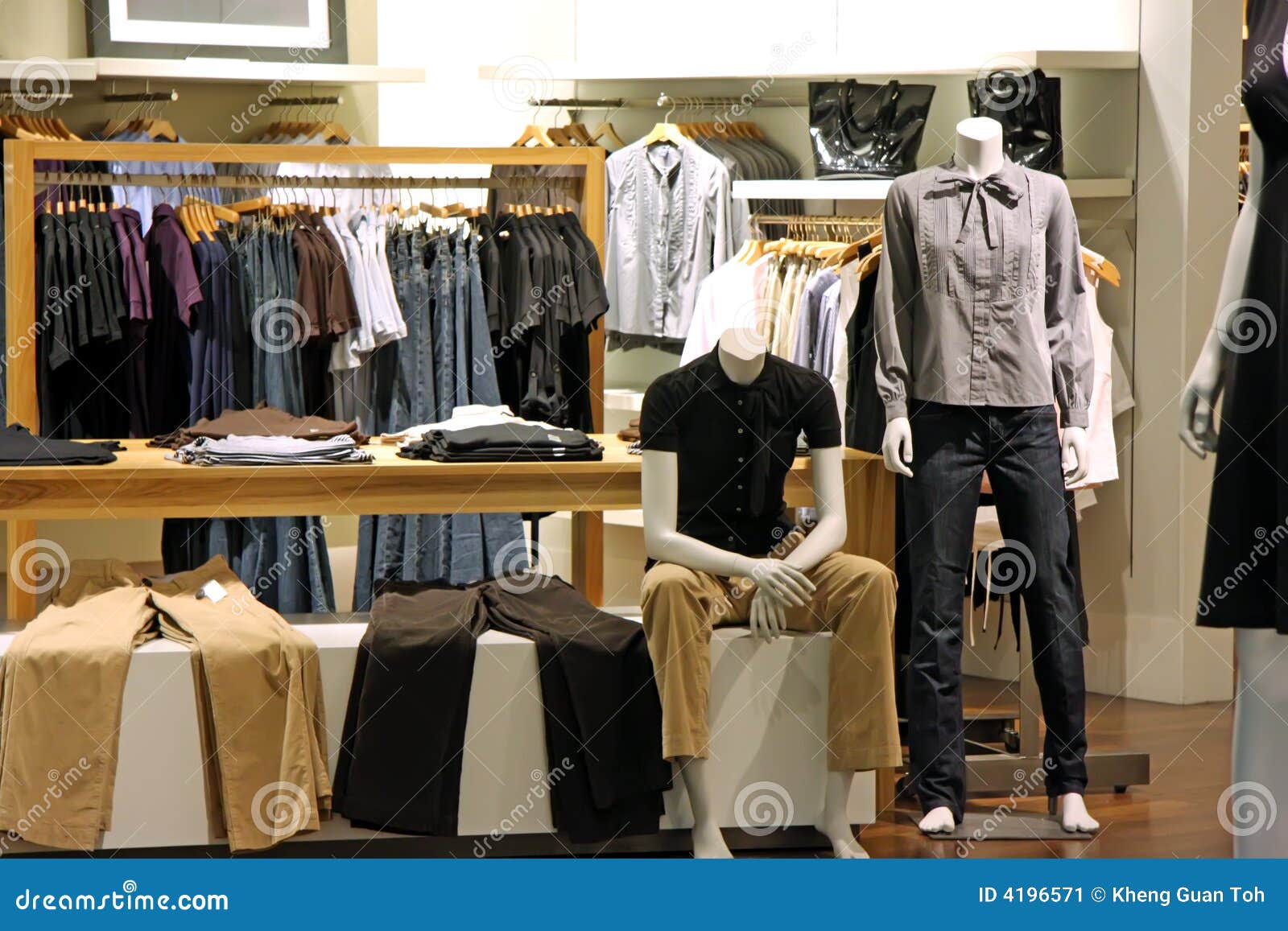 Vendita Al Dettaglio Di Modo Immagine Stock Immagine di indumenti