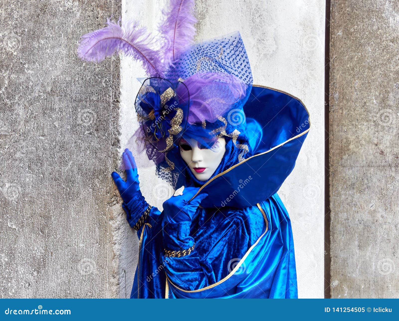 idiota Glosario Más allá Venecia, Italia - 2 De Marzo De 2019 Persona Vestida Con Un Traje Típico De Venitian Durante El Carnaval De Venecia Imagen editorial - Imagen de traje, martes: 141254505 idiota Glosario Más allá Venecia, Italia - 2 De Marzo De 2019 Persona Vestida Con Un Traje Típico De Venitian Durante El Carnaval De Venecia Imagen editorial - Imagen de traje, martes: 141254505