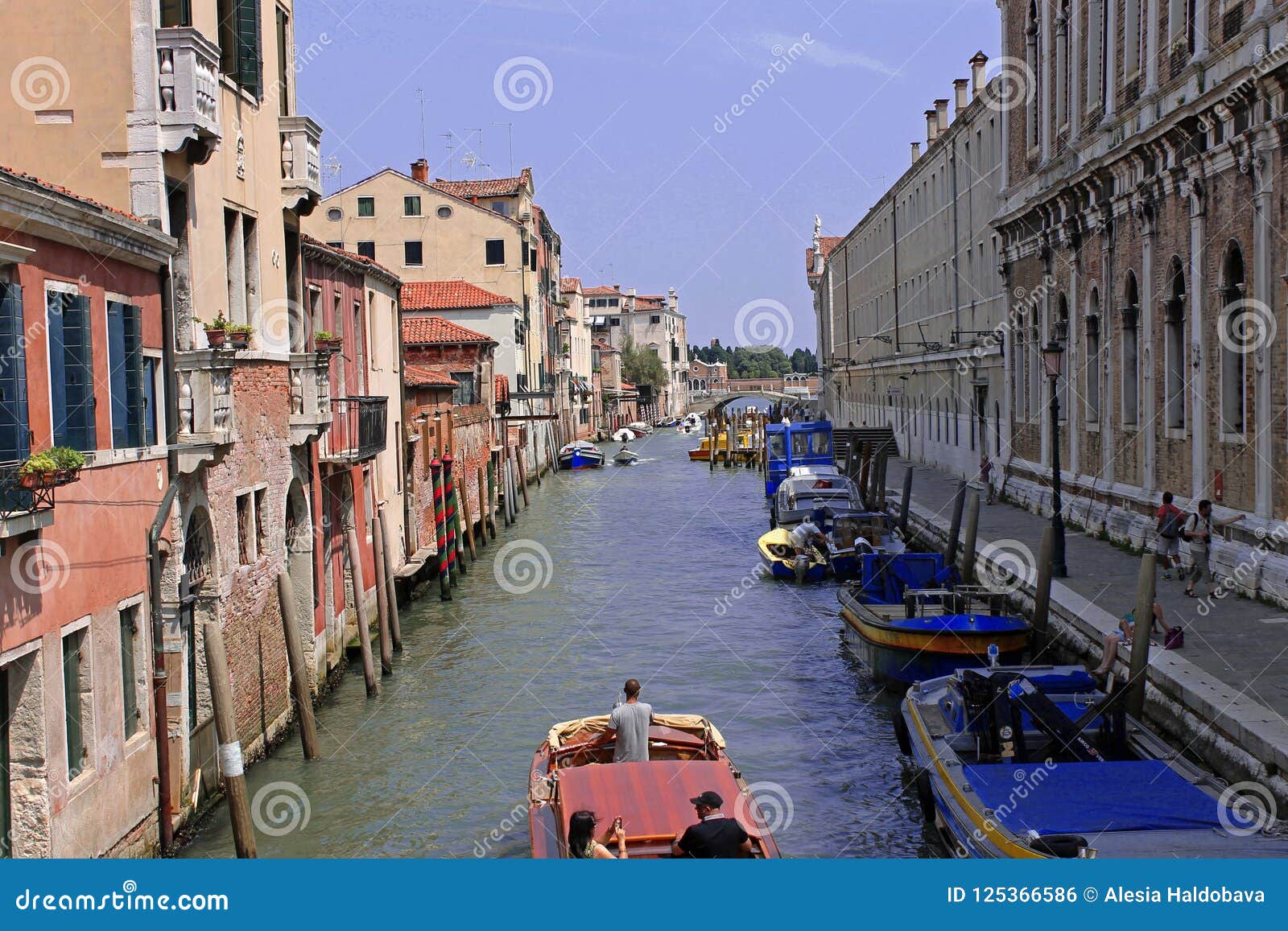 Summer morning in Venice editorial photo. Image of venice - 125366586